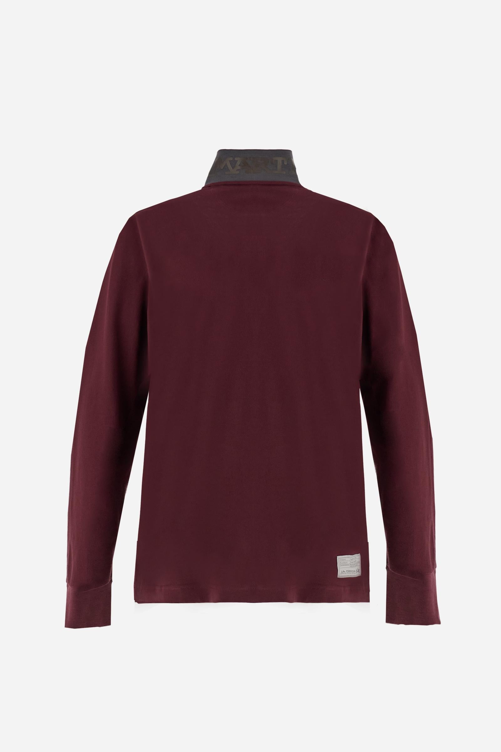 Men's long-sleeved solid colour polo shirt. Made of high-quality stretch Piqué. The collar and cuffs are in solid colour ribbing. The undercollar features a print of the iconic La Martina lettering in a contrasting colour. Featuring a logo embroidered on the chest in a contrasting colour. On the back at the bottom, the guarantee label typical of the brand's iconic models is applied. Regular fit. The model is wearing a size L. - Port Royale