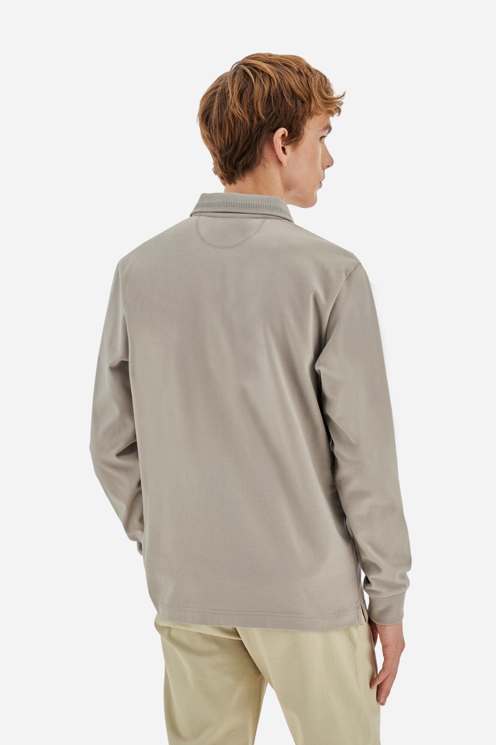 Long-sleeve polo shirt in warm cotton jersey. Ribbed collar with subtle textured detail, contrast undercollar and placket. Logo and Guards crest embroidered in contrast on the chest, paired with raised embroidered lettering inspired by Windsor tradition and British polo. Regular fit for an elegant yet relaxed style. Model wears size L. - Moon Rock