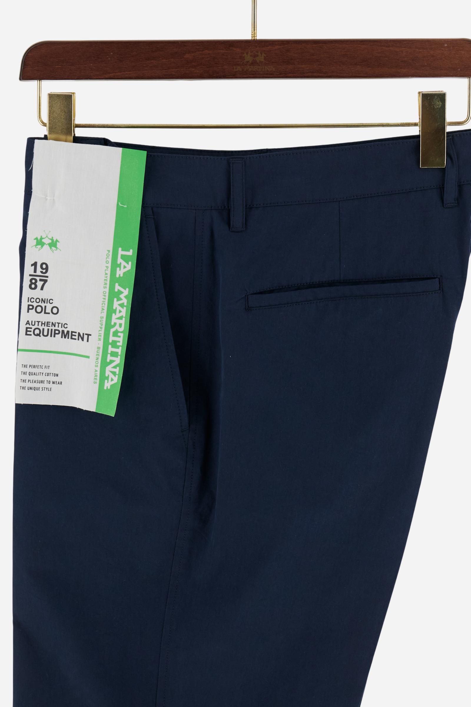Men’s bermuda shorts in high-density 100% cotton poplin. Classic design with side pockets, zip fly and horn-effect button. Rear welt pockets and “Black Edition” label above the right back pocket. Regular fit with straight leg and above-the-knee length. The model wears size 33. - Navy                                                                                                                                                                                                                                    