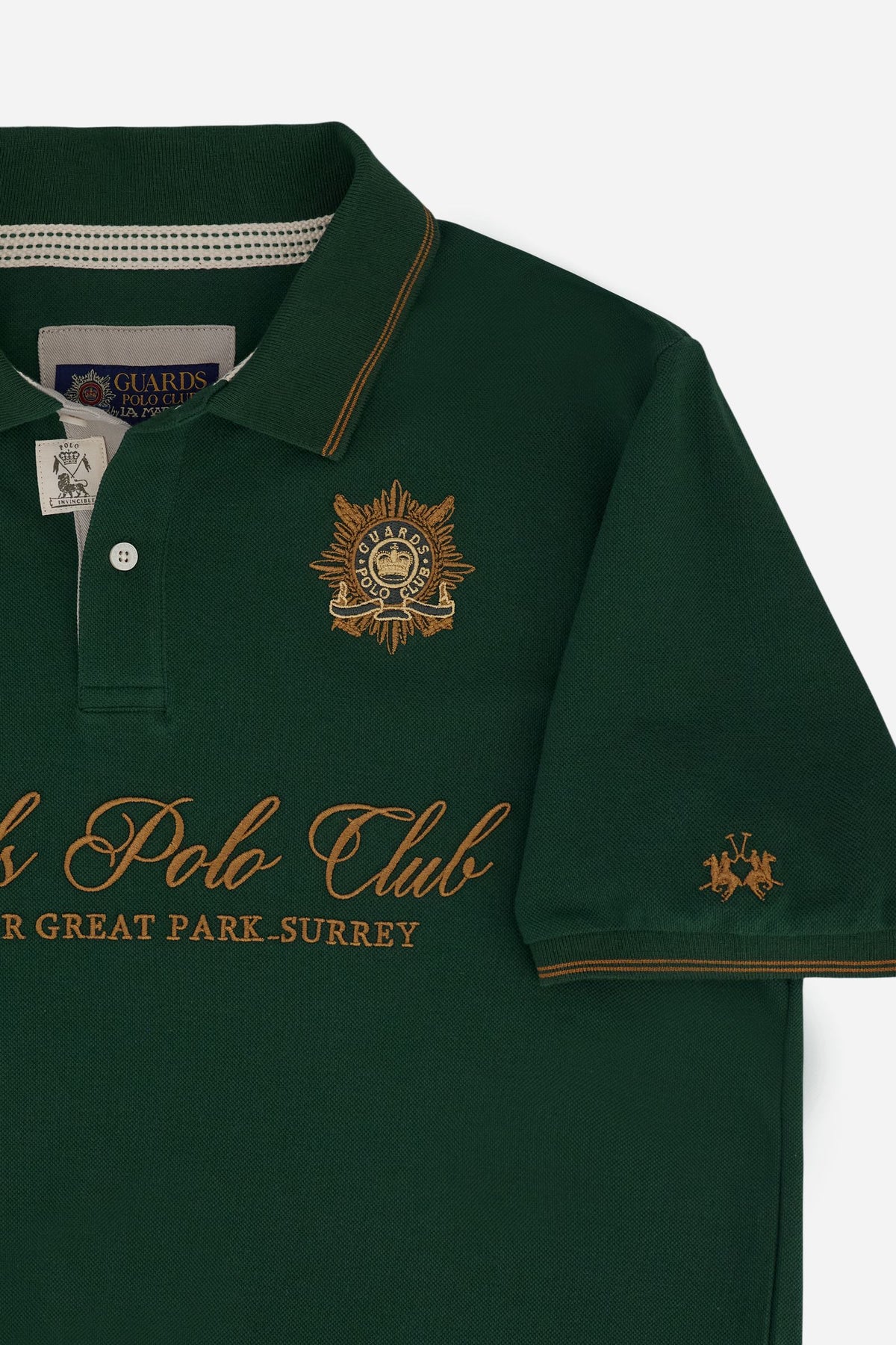 Men’s short-sleeve polo in solid-colour cotton piqué with contrast tape, ribbed collar, and embroidered Guards Polo Club graphics. Contemporary fit. - Pineneedle