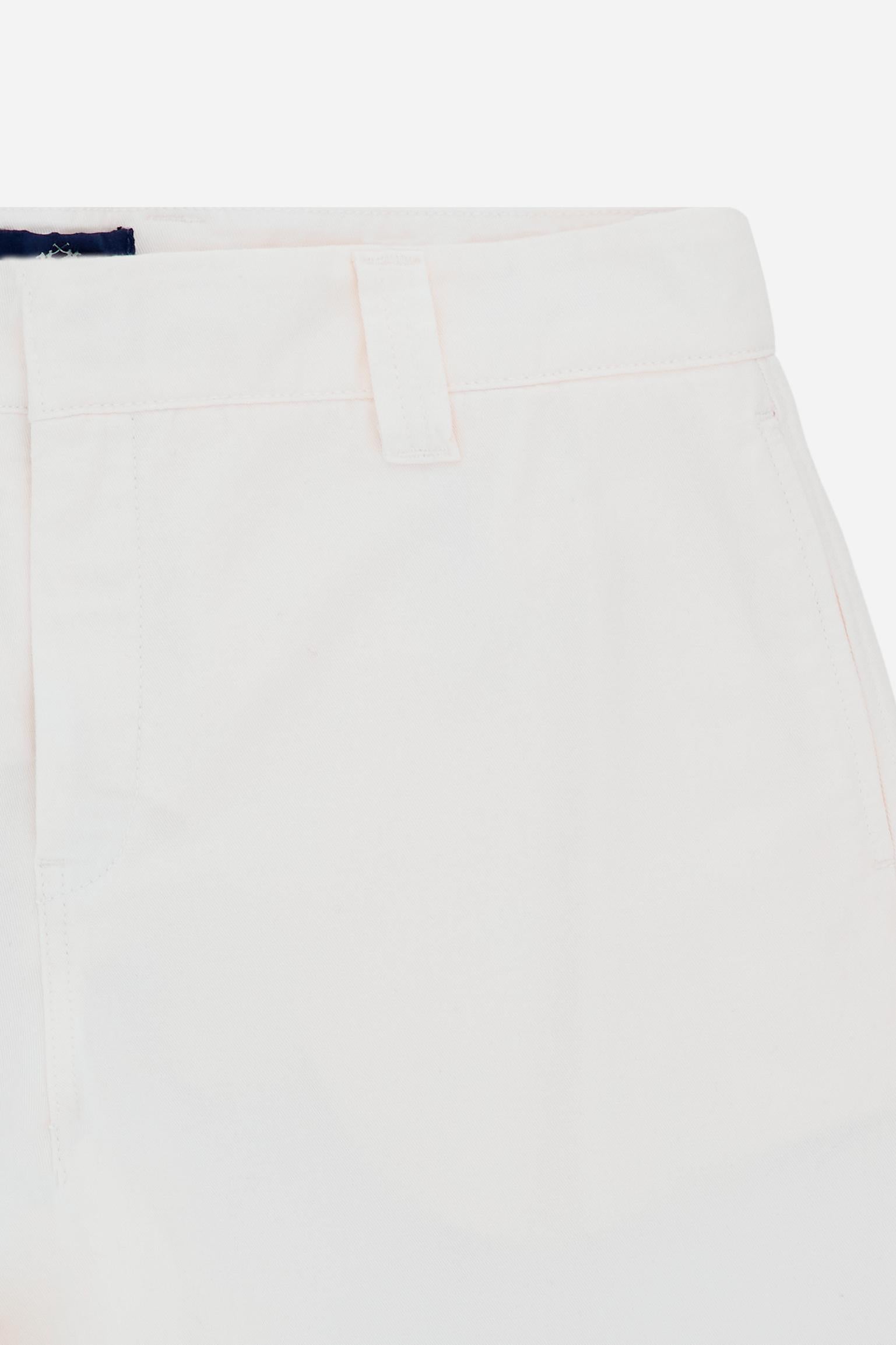 Men's chino trousers made from a lightweight cotton and linen blend fabric in solid color. The model features a classic zip and button closure, reinforced belt loops and side slant pockets. The back features welt pockets closed with customized horn-effect buttons. The regular cut with straight leg ensures comfort and freedom of movement. The Black Label Edition label is applied above the back pocket. The model is wearing size L. - Off White                                                                    