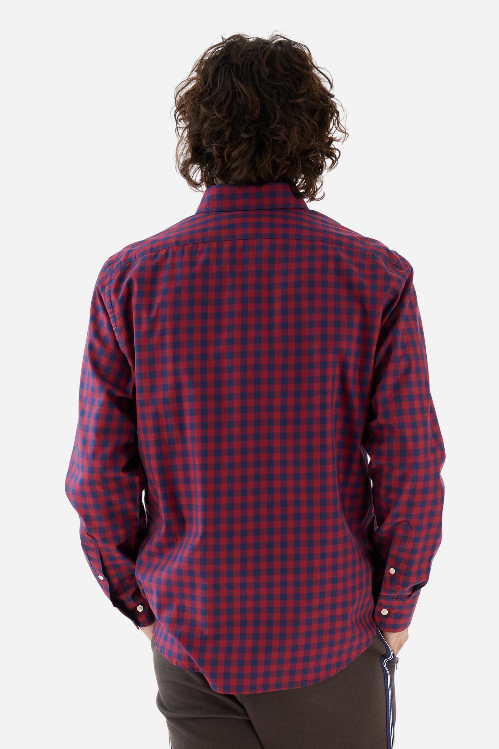 Men's long-sleeved poplin shirt in bicolour checks. With button-down collar and personalised buttons, enriched by contrasting logo embroidery on the chest. Regular fit, comfortable and versatile. Model wears size L. - Navy/Formula One