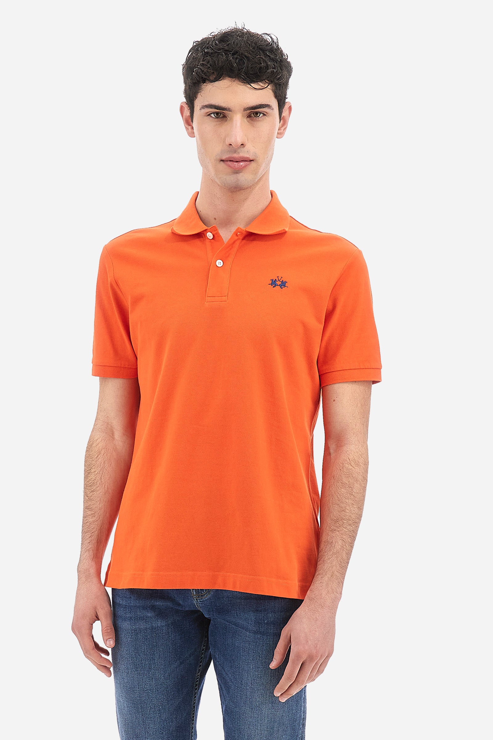Men's plain-coloured, short-sleeved, regular-fit cotton polo shirt. Contrasting La Martina logo sewn onto the chest. This versatile garment goes perfectly with a pair of jeans from the collection. - Tigerlily