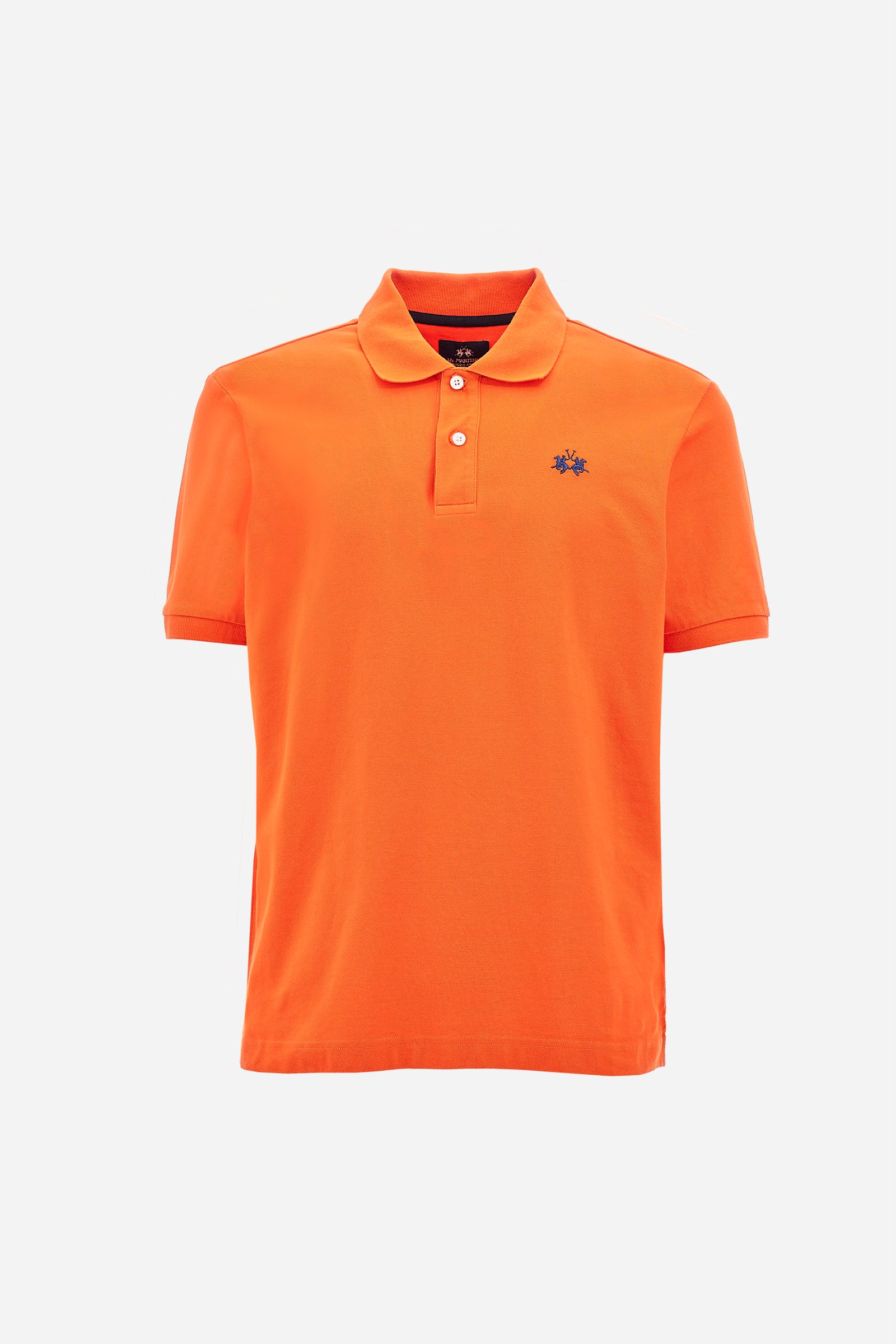 Men's plain-coloured, short-sleeved, regular-fit cotton polo shirt. Contrasting La Martina logo sewn onto the chest. This versatile garment goes perfectly with a pair of jeans from the collection. - Tigerlily