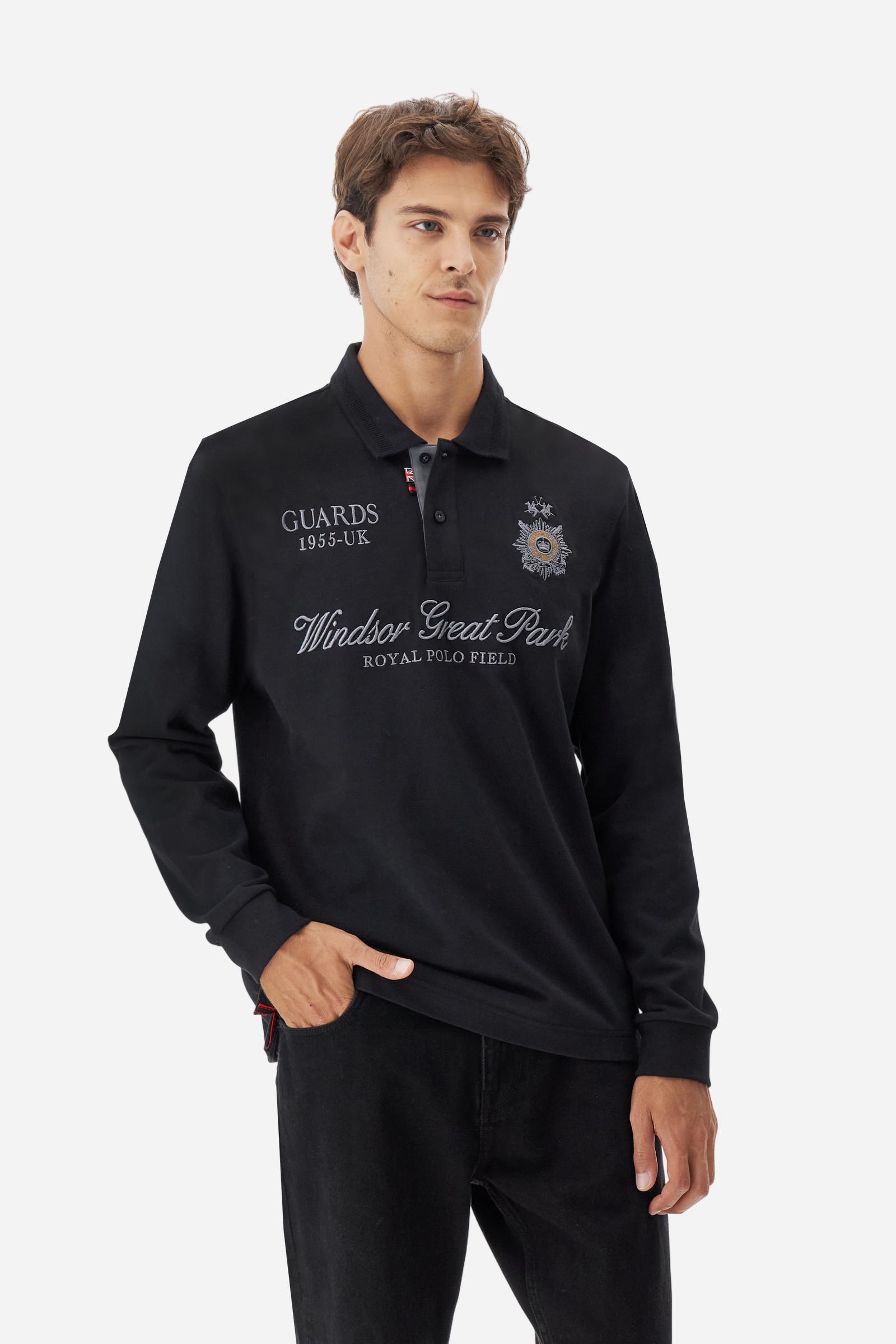 Long-sleeve polo shirt in warm cotton jersey. Ribbed collar with subtle textured detail, contrast undercollar and placket. Logo and Guards crest embroidered in contrast on the chest, paired with raised embroidered lettering inspired by Windsor tradition and British polo. Regular fit for an elegant yet relaxed style. Model wears size L. - Black
