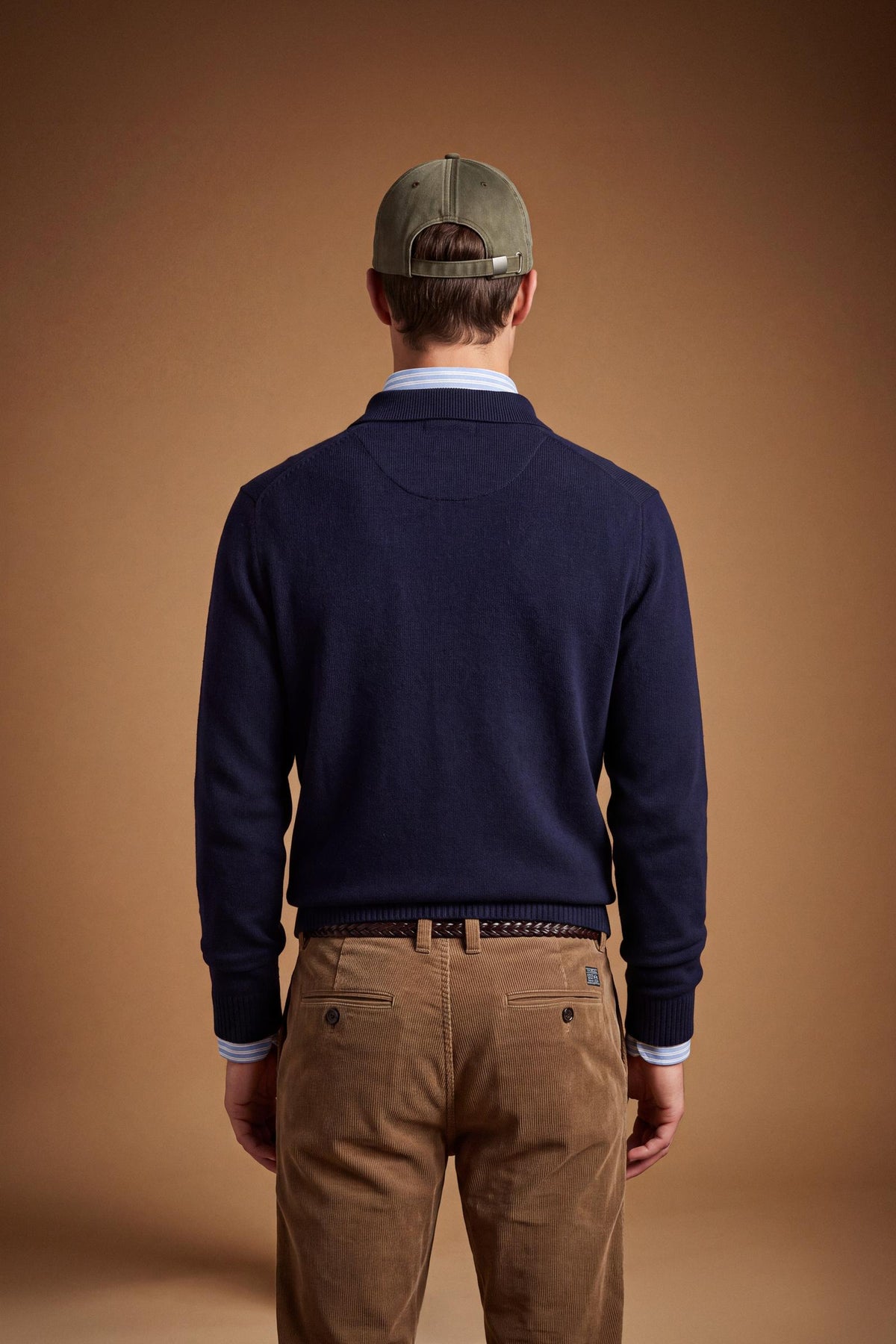Men's knitted polo in cotton-wool blend with regular fit, ribbed cuffs and hem, classic collar, 2-button front, and subtle embroidered chest logo. - Navy
