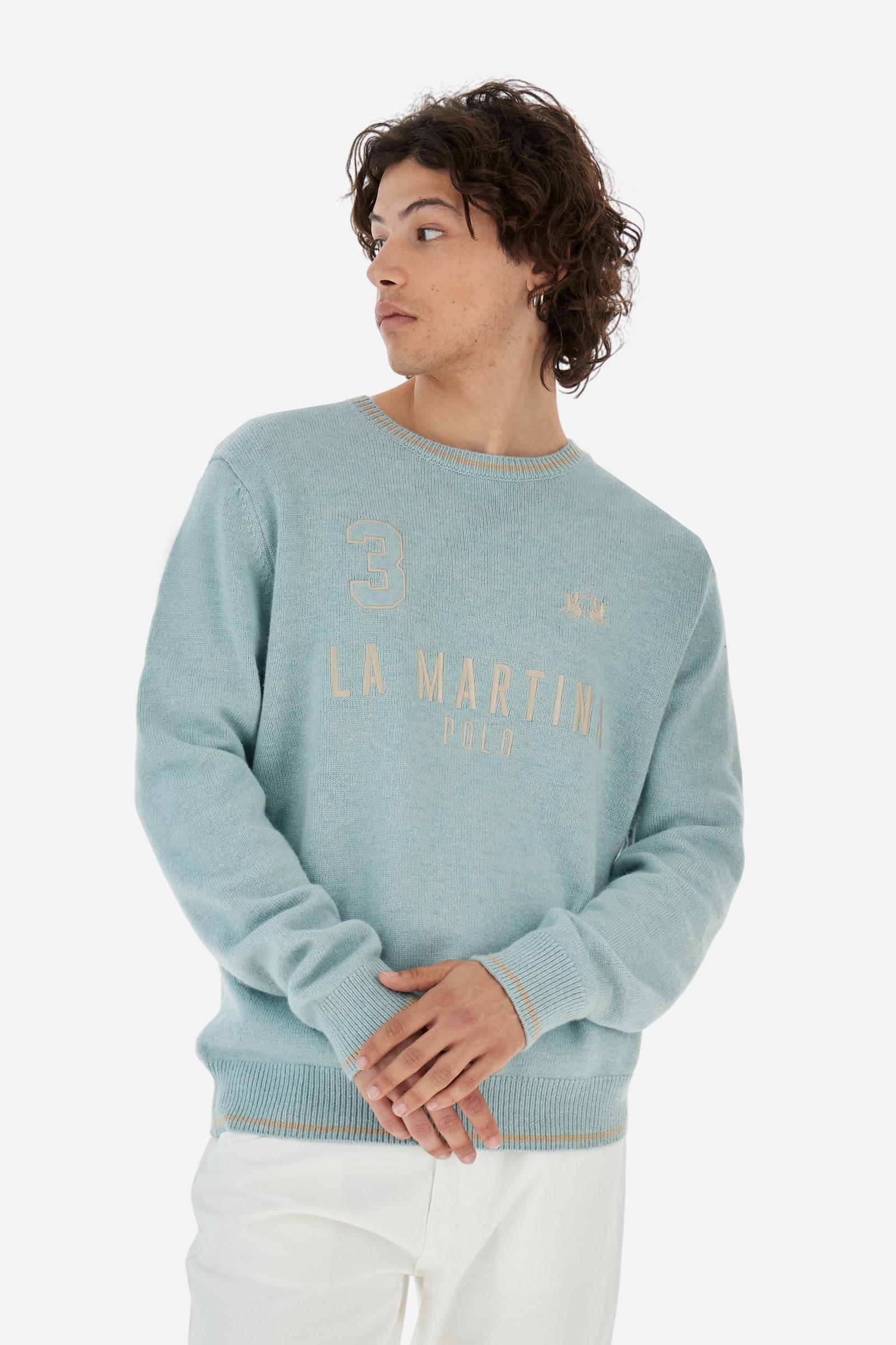 Crew-neck sweater with long sleeves in lambswool blend, soft and durable. Ribbed collar, cuffs, and hem with contrast stripe detail. Patch number and La Martina lettering embroidered in contrast, alongside the large logo placed centrally on the chest. Regular fit for a clean, timeless silhouette. Model wears size L. - Gray Mist