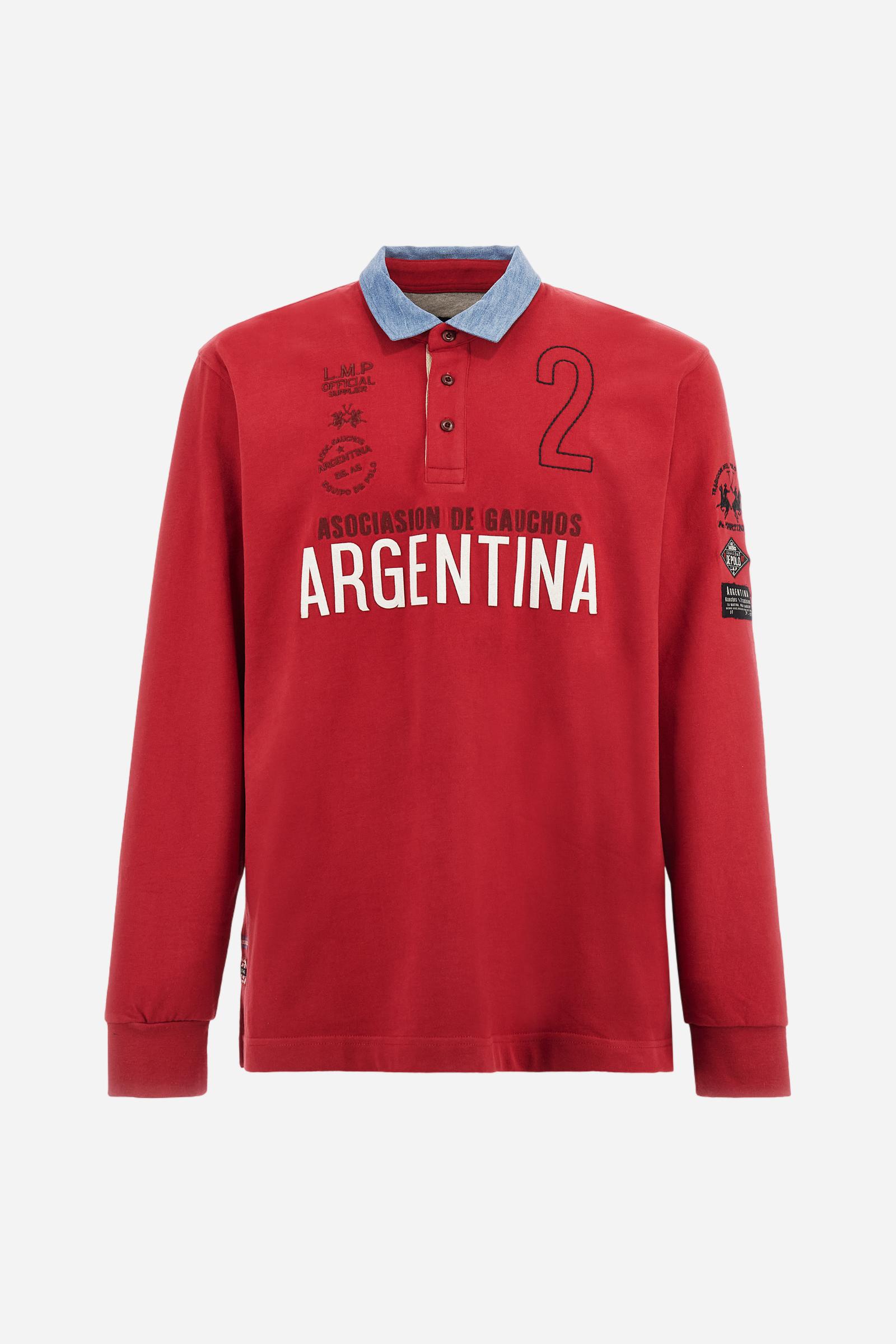 Men’s long-sleeve polo shirt in solid-colour cotton jersey with a warm touch. Contrast details on collar and three-button placket with mixed fabrics and colours. Patches and embroidery celebrate the Asociación Gauchos Argentinos. Small embroidered logo on the chest integrated with other graphics. Regular fit. The model wears size L. - Chili Pepper