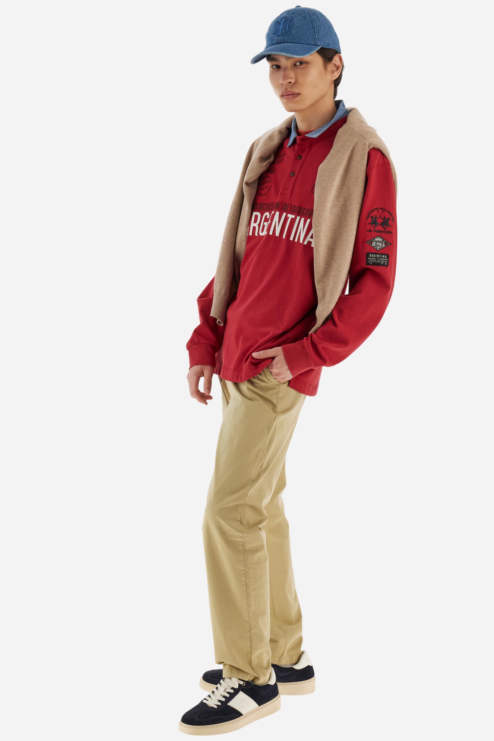 Men’s long-sleeve polo shirt in solid-colour cotton jersey with a warm touch. Contrast details on collar and three-button placket with mixed fabrics and colours. Patches and embroidery celebrate the Asociación Gauchos Argentinos. Small embroidered logo on the chest integrated with other graphics. Regular fit. The model wears size L. - Chili Pepper