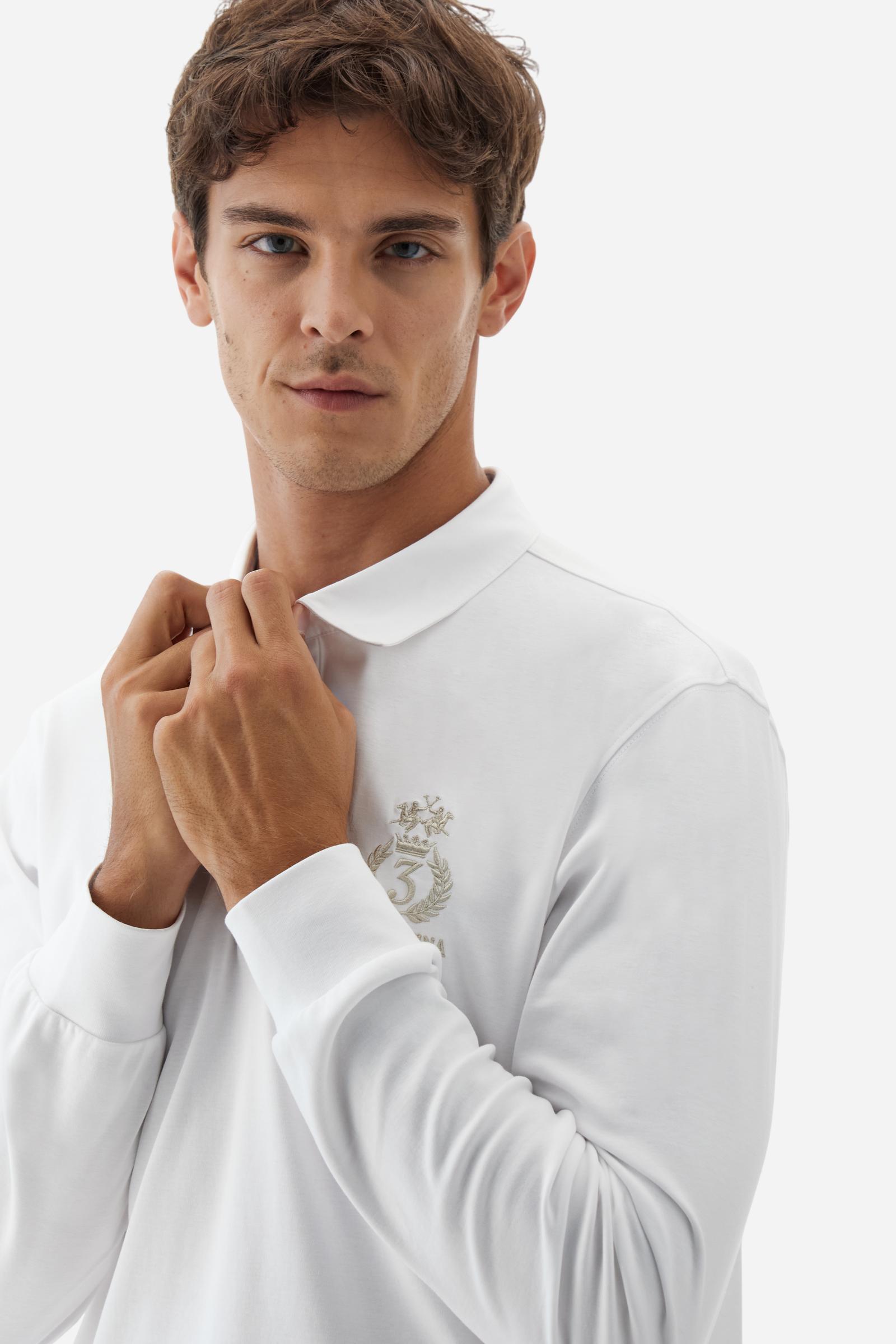 Classic men’s long-sleeve polo in silky 100% cotton jersey, smooth and lightweight to the touch. Three-button placket with contrast details inside the collar. Tone-on-tone ribbed cuffs. Tonal chest print inspired by Polo Club, combined with embroidered undercollar. Discreet logo integrated into the chest graphic. Regular fit. Model wears size L. - Optic White