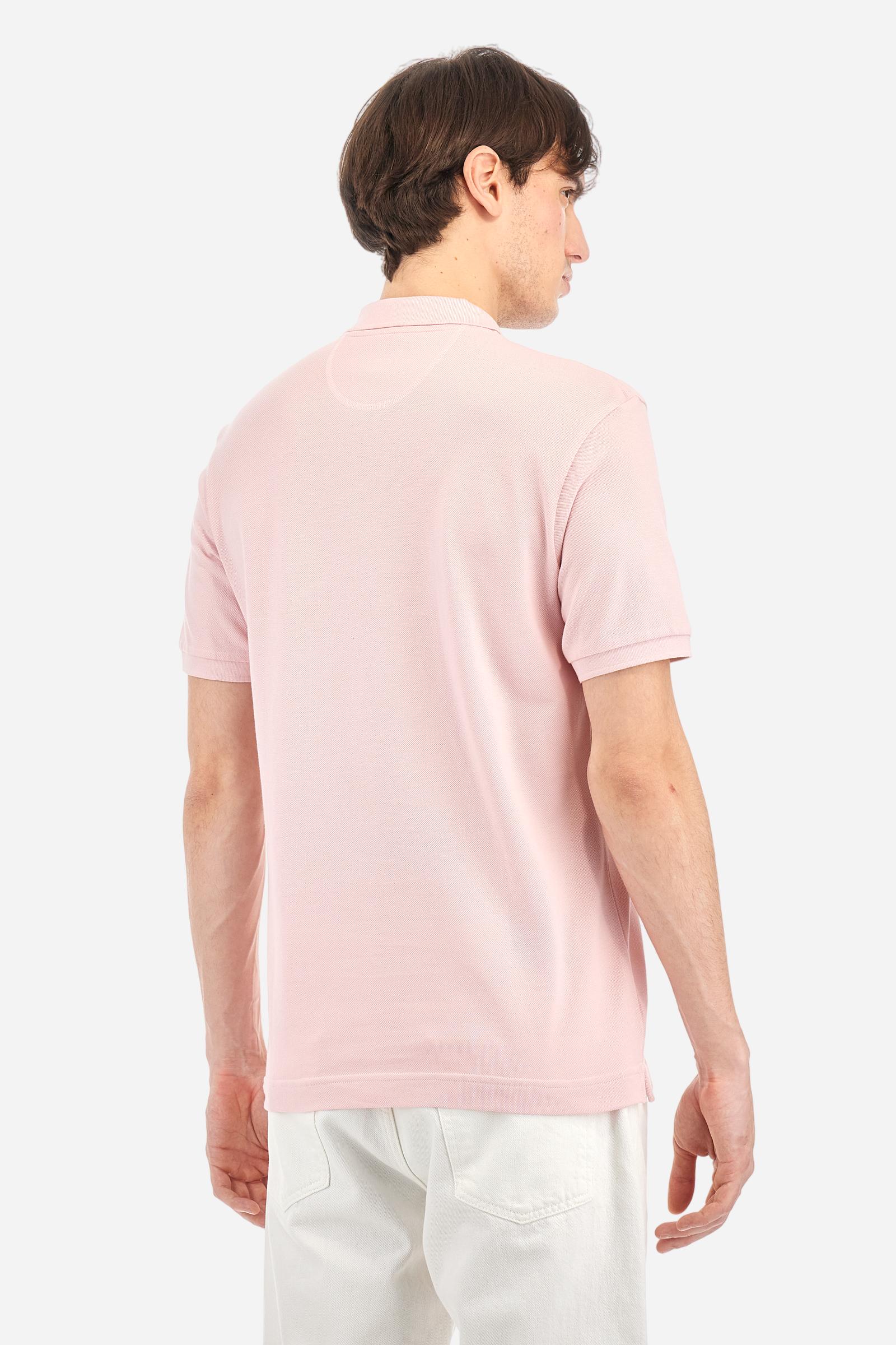 Men's plain-coloured, short-sleeved, regular-fit cotton polo shirt. Contrasting La Martina logo sewn onto the chest. This versatile garment goes perfectly with a pair of jeans from the collection. - Parfait Pink