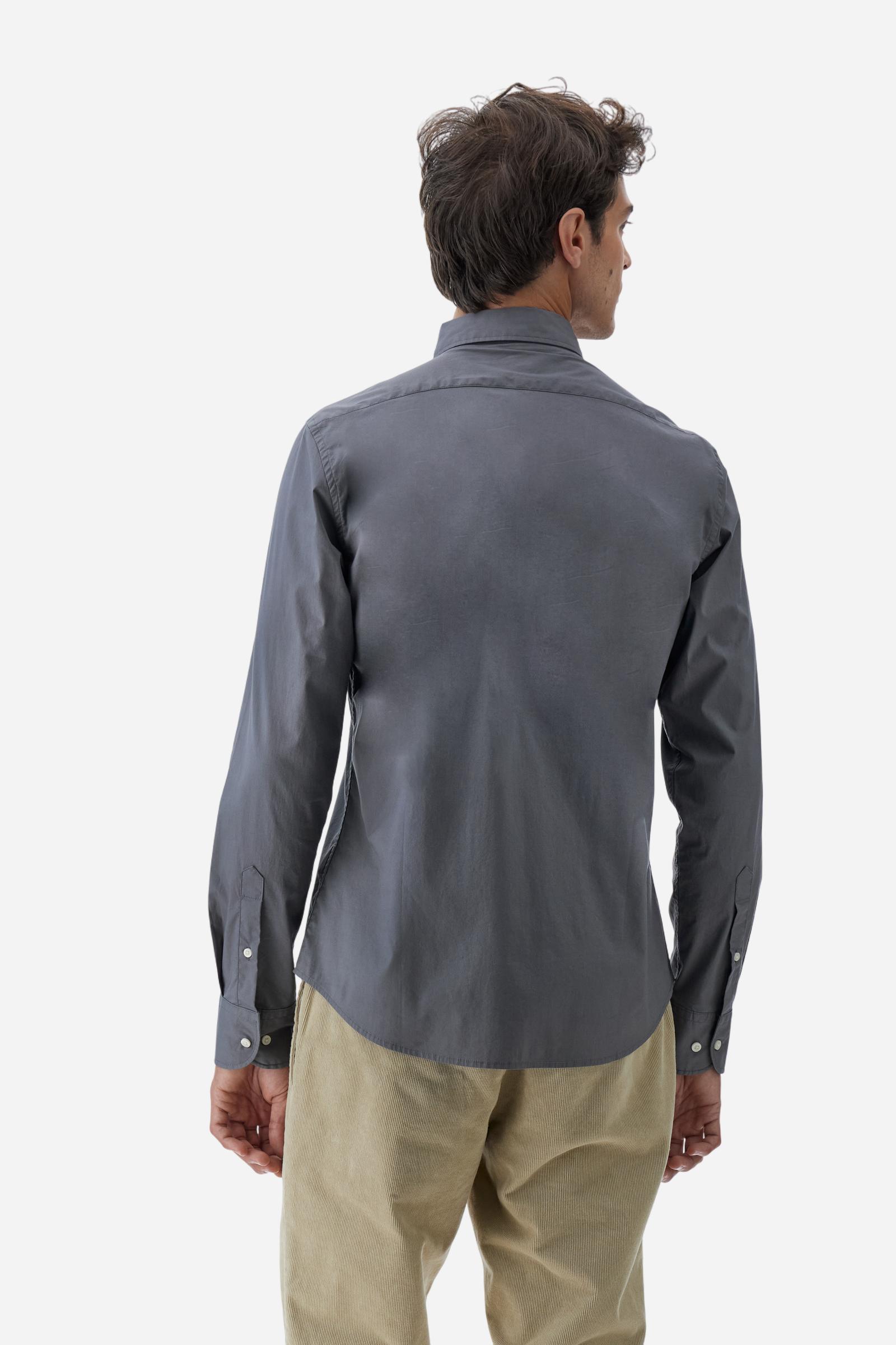 Men's long-sleeved shirt in cotton poplin. Slim fit with semi-cutaway collar. - Pewter