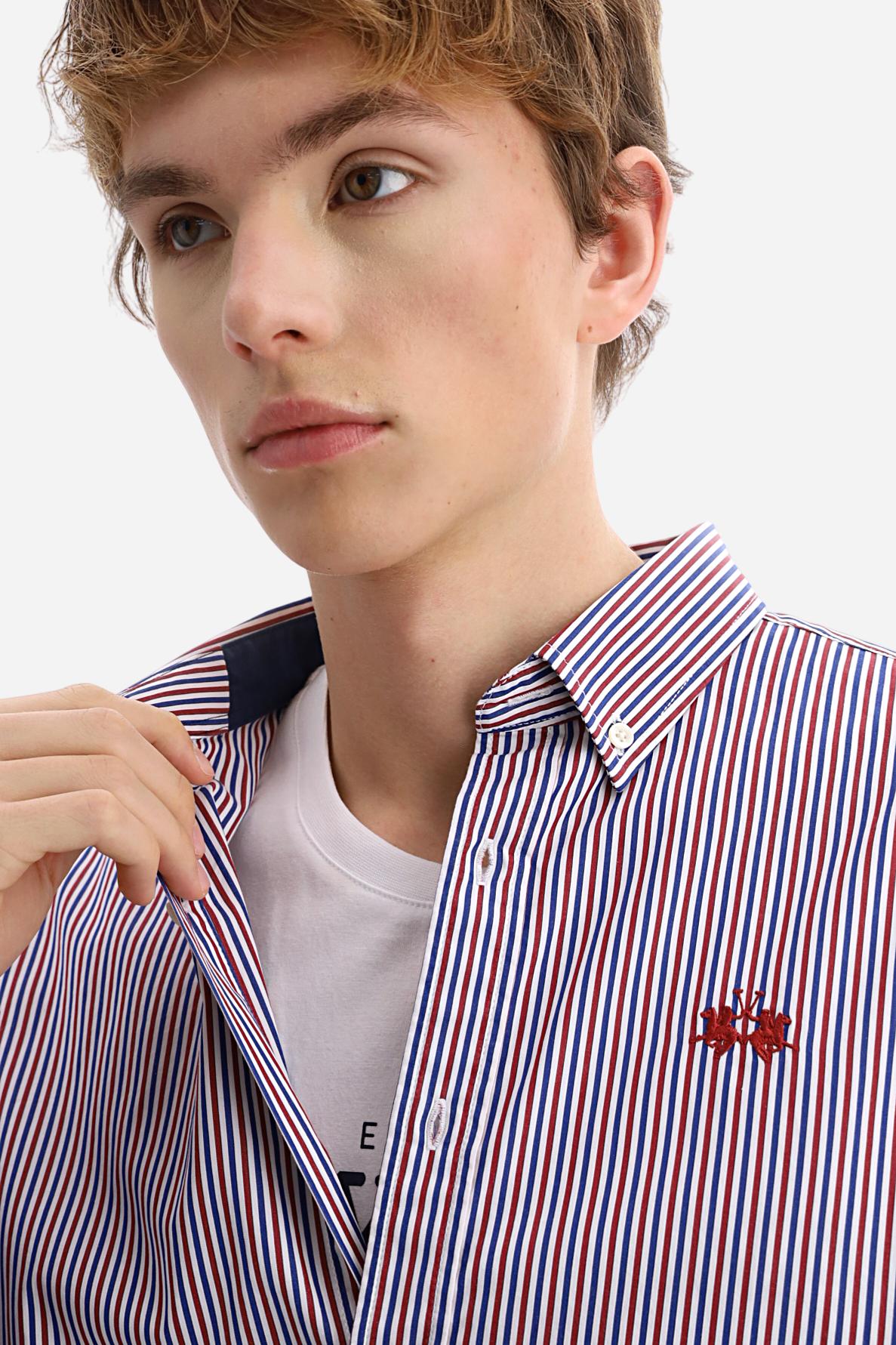 Men's long-sleeved poplin shirt with bicolour stripes. Button-down collar enriched with contrasting interior details and the distinctive Argentina signature. Contrasting embroidered logo on the chest. Regular fit and versatile silhouette. Model wears size L. - OptWhite/Navy/PopRed