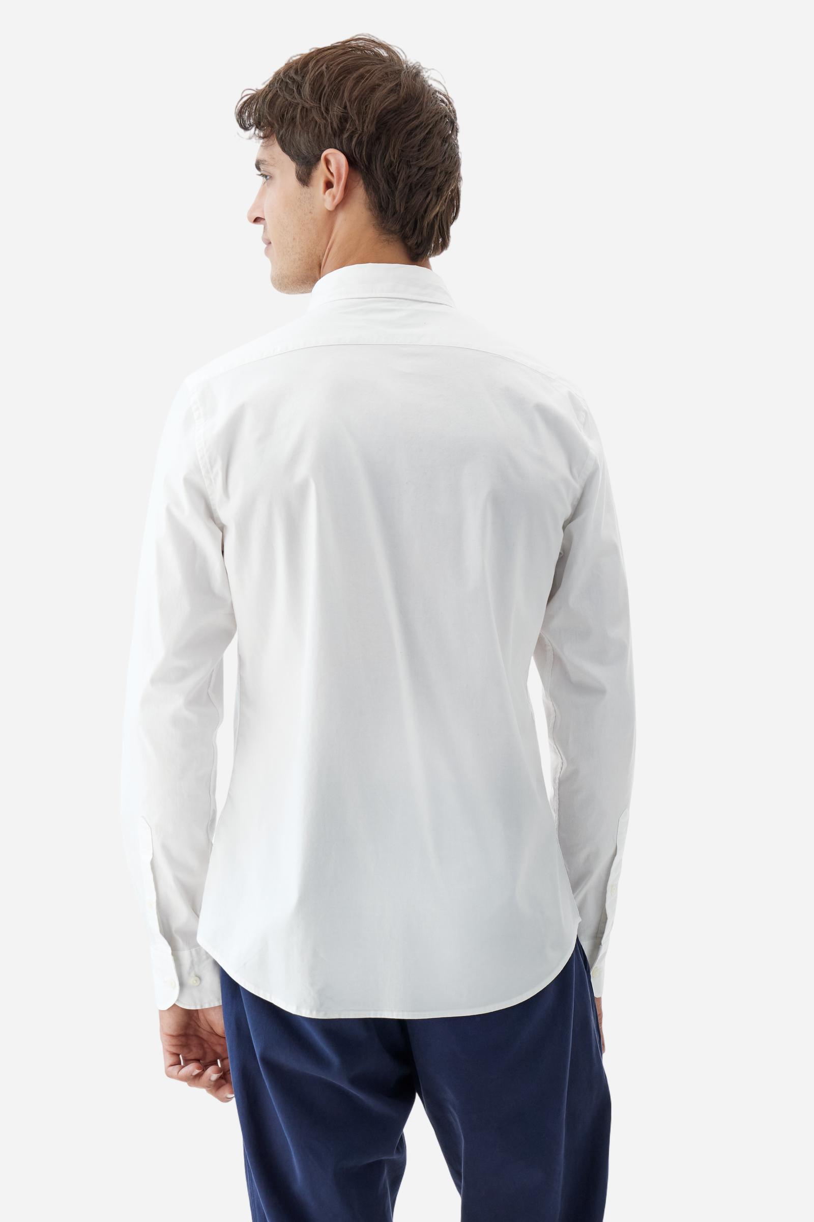Men's long-sleeved shirt in cotton poplin. Slim fit with semi-cutaway collar. - Optic White