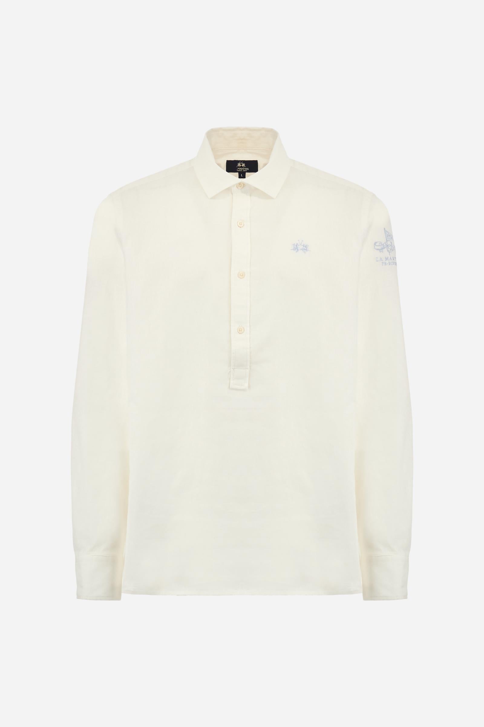 Men's plain long-sleeved shirt, made from luxurious cotton and linen canvas. The spread collar and the opening, which reaches the waist, are closed with 4 buttons. The left bicep is embellished with embroidered graphics depicting lettering, crests and numbers, created using contrasting thread. The logo is embroidered in contrasting thread on the left side of the chest. The regular fit offers a refined and comfortable look. The model is wearing a size L. - Optic White