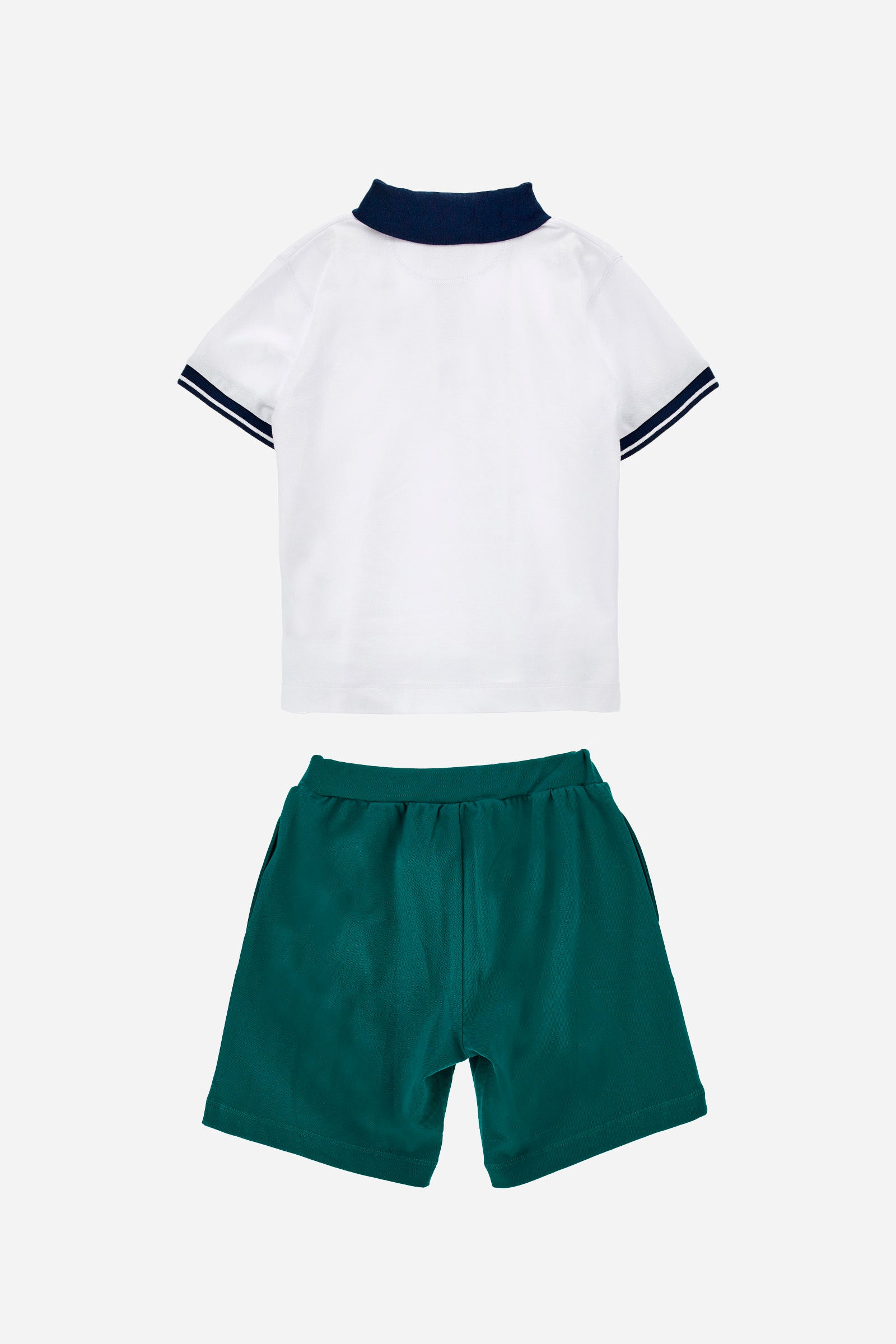 Boys' set consisting of polo shirt and bermuda shorts. Made in cotton pique. The polo features contrasting details, while the bermuda shorts are in a single colour. Polo with three-button fastening. Bermuda shorts with elasticated waist and two slanted pockets on the front. The logo is embroidered on the chest, left side. - Op.White/Evergreen