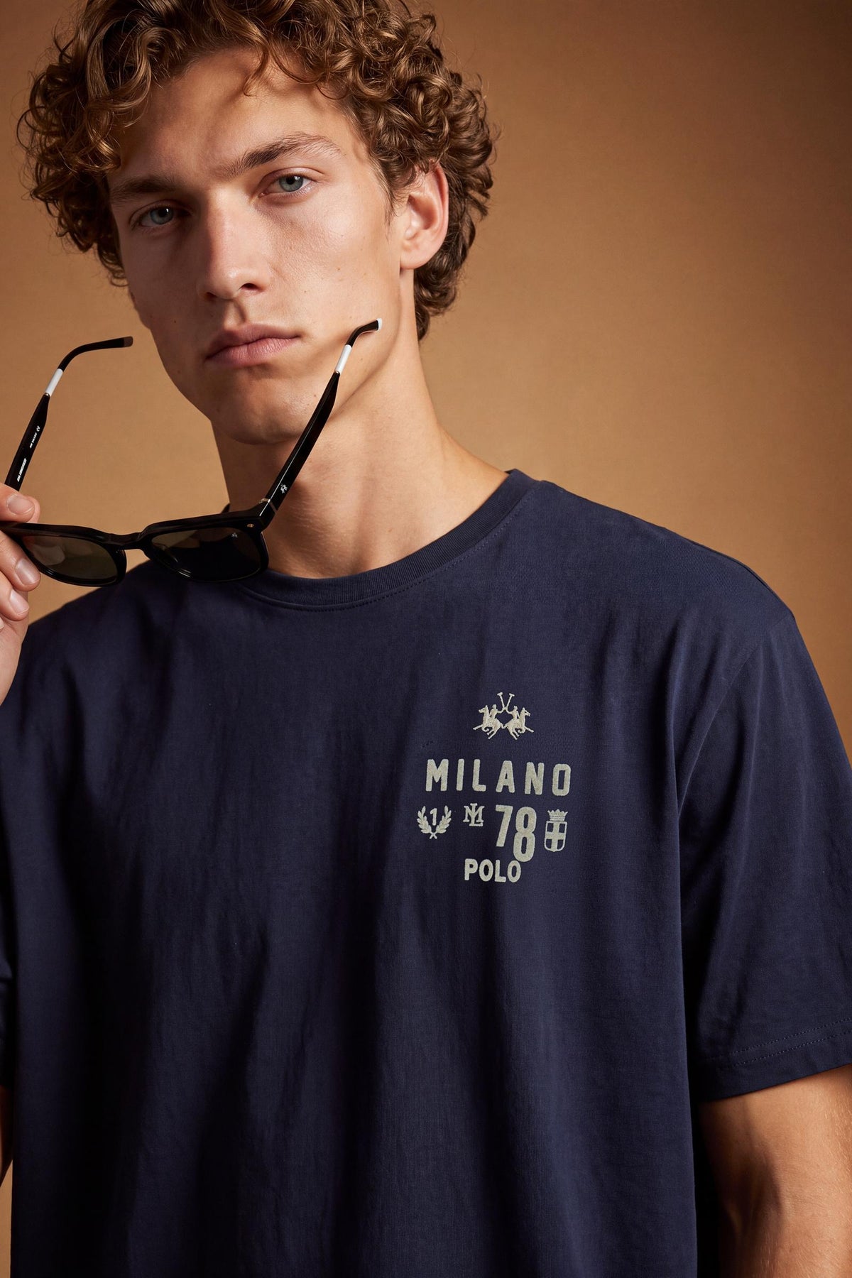 Men's short-sleeve T-shirt in 100% cotton with a ribbed crew neck, contrasting printed and embroidered chest design, and a comfortable, classic regular fit. - Navy Blazer