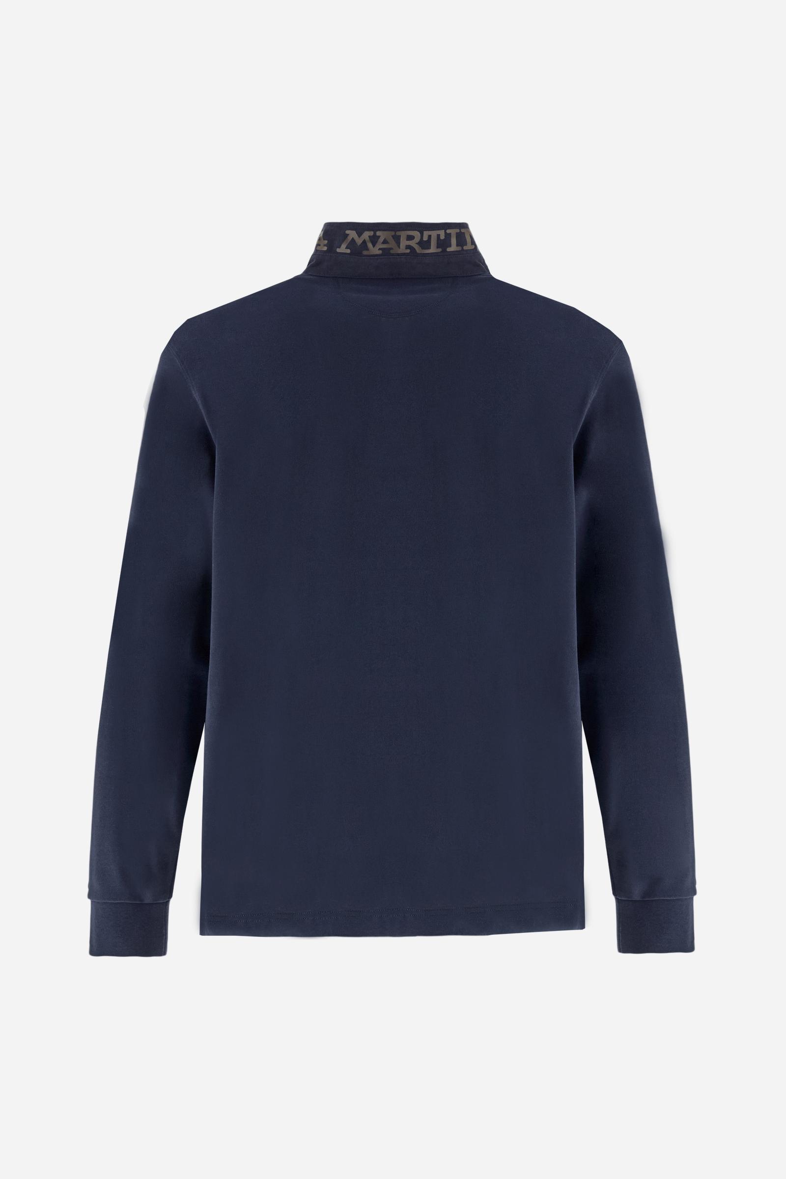Classic men’s long-sleeve polo in soft-touch 100% cotton jersey. Contrast gabardine collar, three-button placket with multicolor striped tape. Iconic La Martina lettering printed in contrast under the collar. Small contrast logo embroidered on the chest. Regular fit for a balanced silhouette. Model wears size L. - Navy