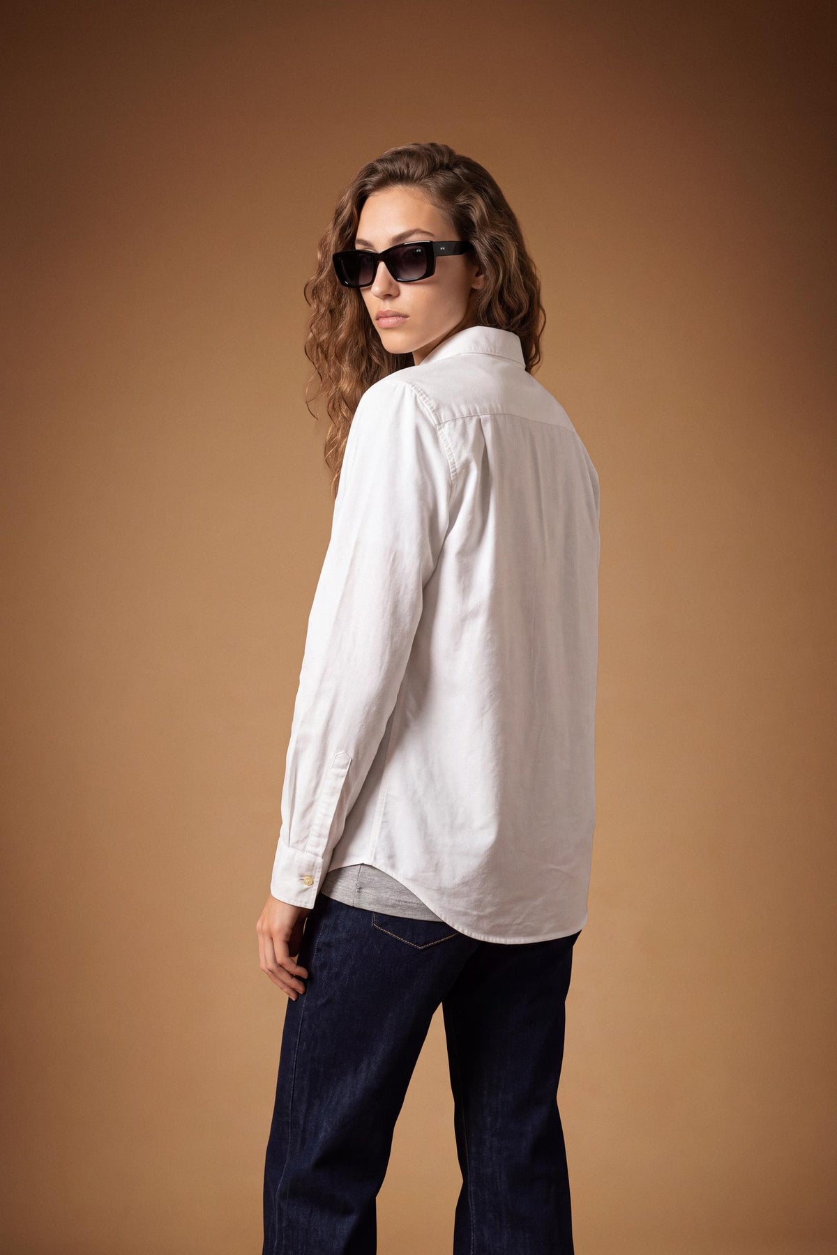 Women's 100% cotton Oxford shirt with button-down collar, buttoned cuffs, regular fit, and embroidered La Martina logo for comfort and timeless style. - Optic White