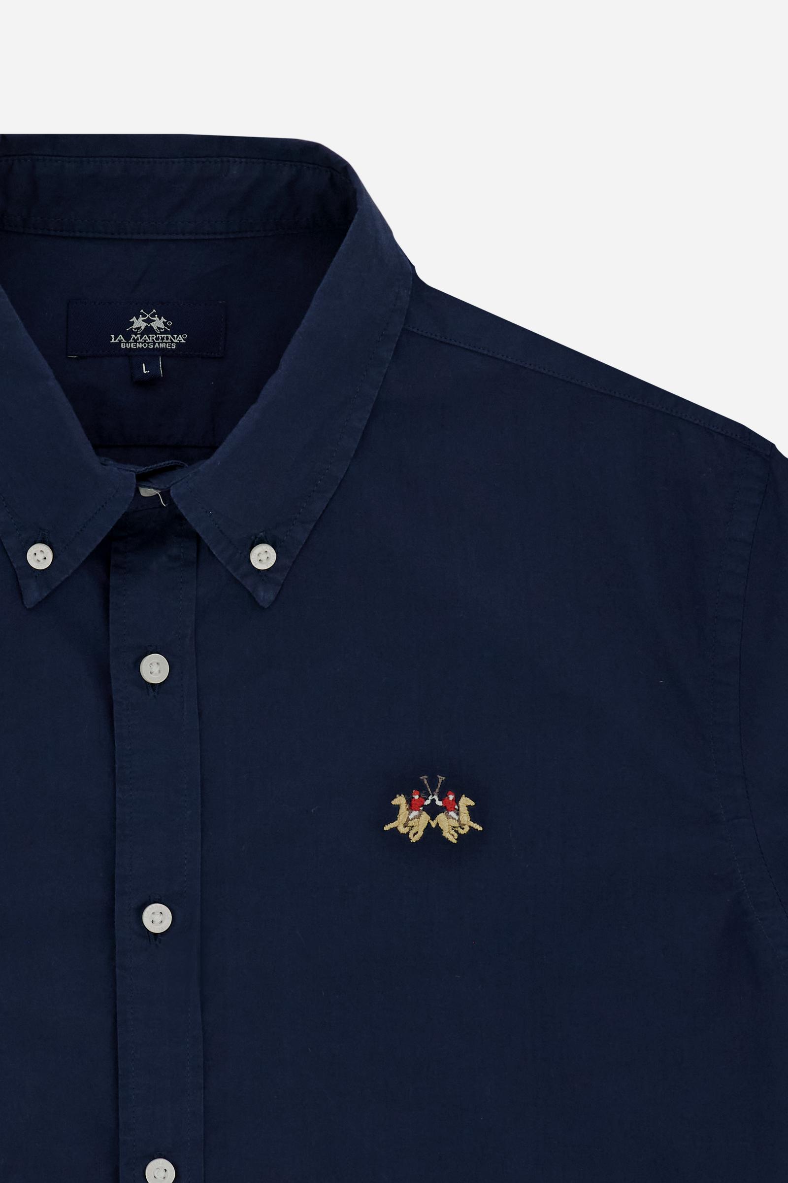 Men’s long-sleeve garment-dyed cotton poplin shirt. Regular fit with button-down collar and tricolor embroidered logo on the chest. - Navy                                                                                                                                                                                                                                                                                                                                                                                      