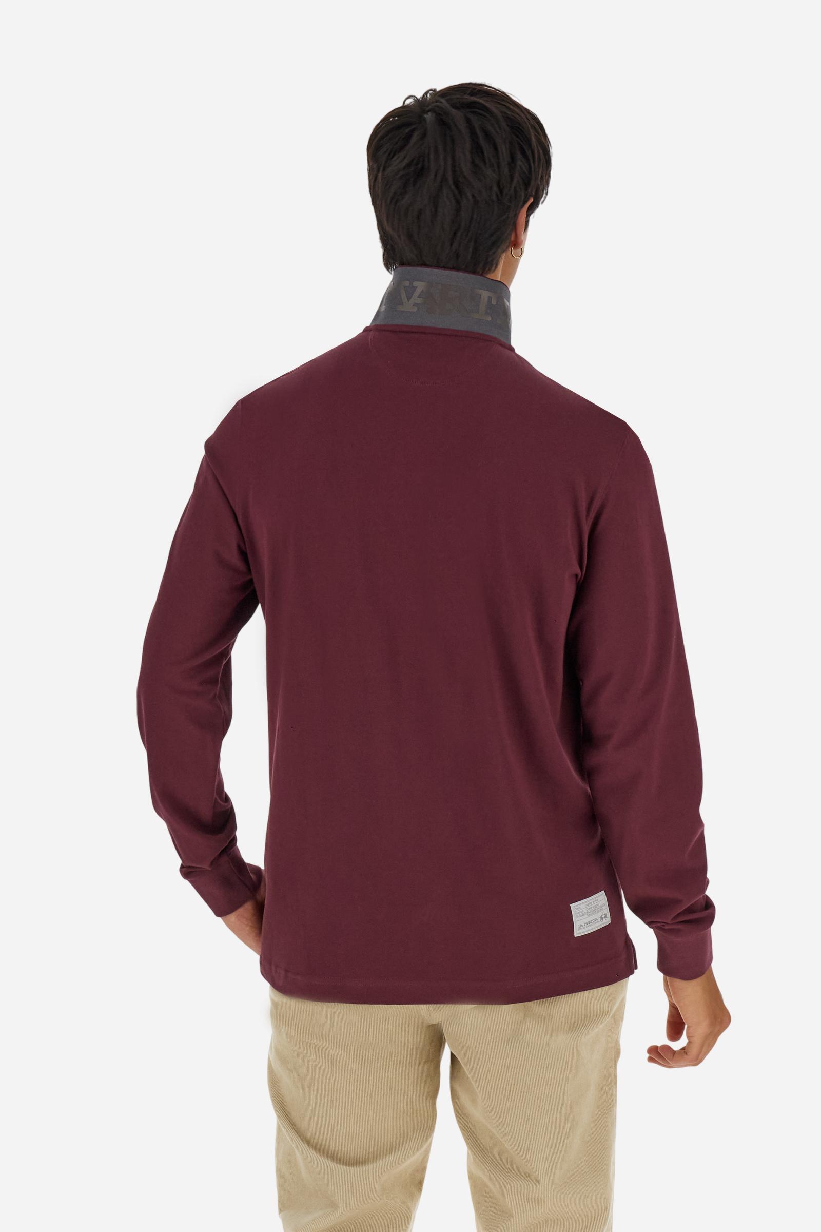 Men's long-sleeved solid colour polo shirt. Made of high-quality stretch Piqué. The collar and cuffs are in solid colour ribbing. The undercollar features a print of the iconic La Martina lettering in a contrasting colour. Featuring a logo embroidered on the chest in a contrasting colour. On the back at the bottom, the guarantee label typical of the brand's iconic models is applied. Regular fit. The model is wearing a size L. - Port Royale