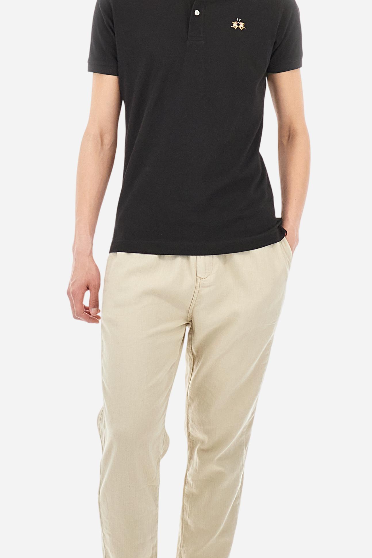 Men's short-sleeved cotton piqué polo shirt. Regular fit with fabric detail under the collar. - Black