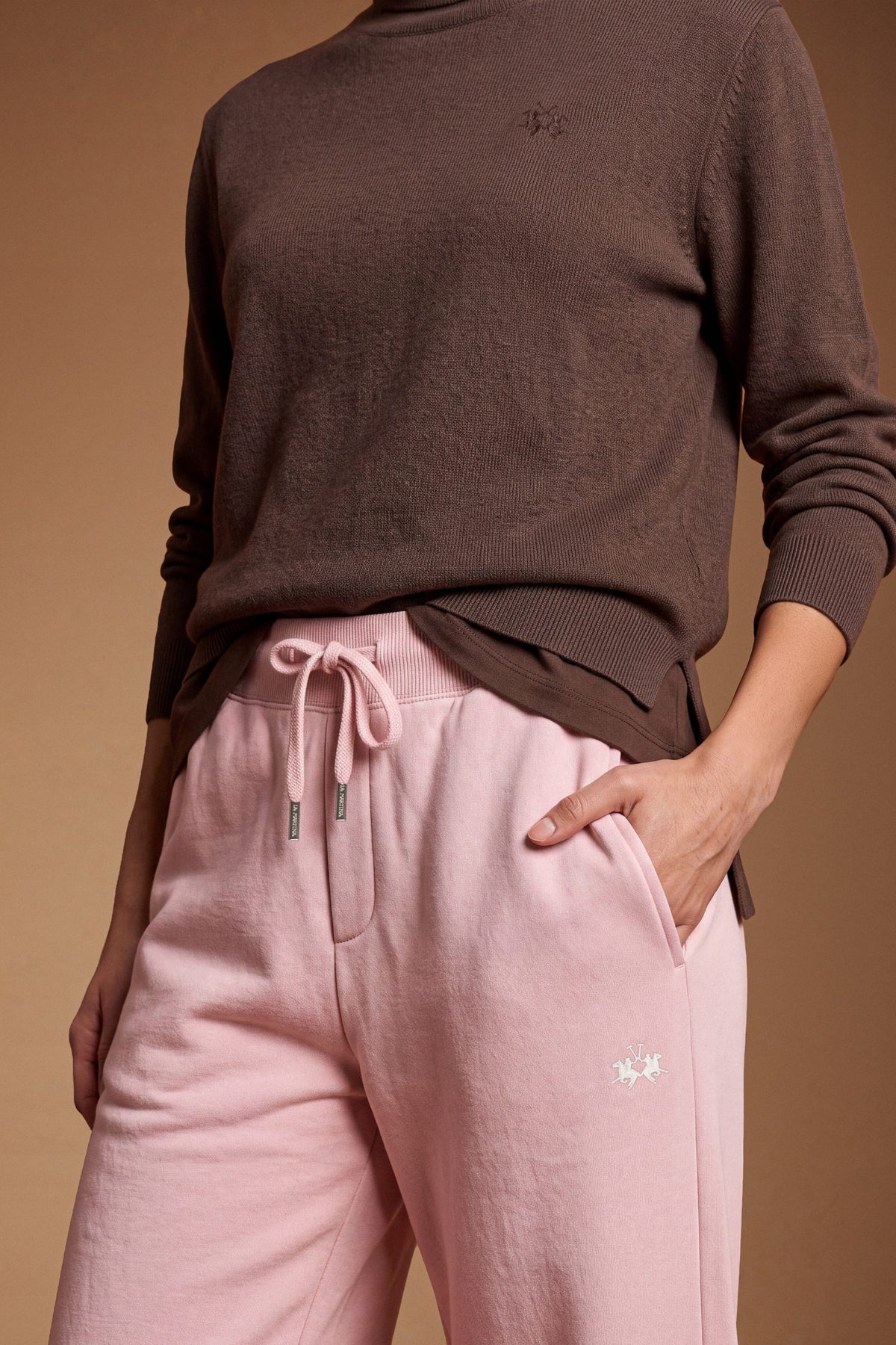 Women's pants in soft brushed cotton with an elastic waistband, adjustable drawstring, vertical side pockets, and a relaxed wide-leg fit for all-day comfort. - Pale Mauve