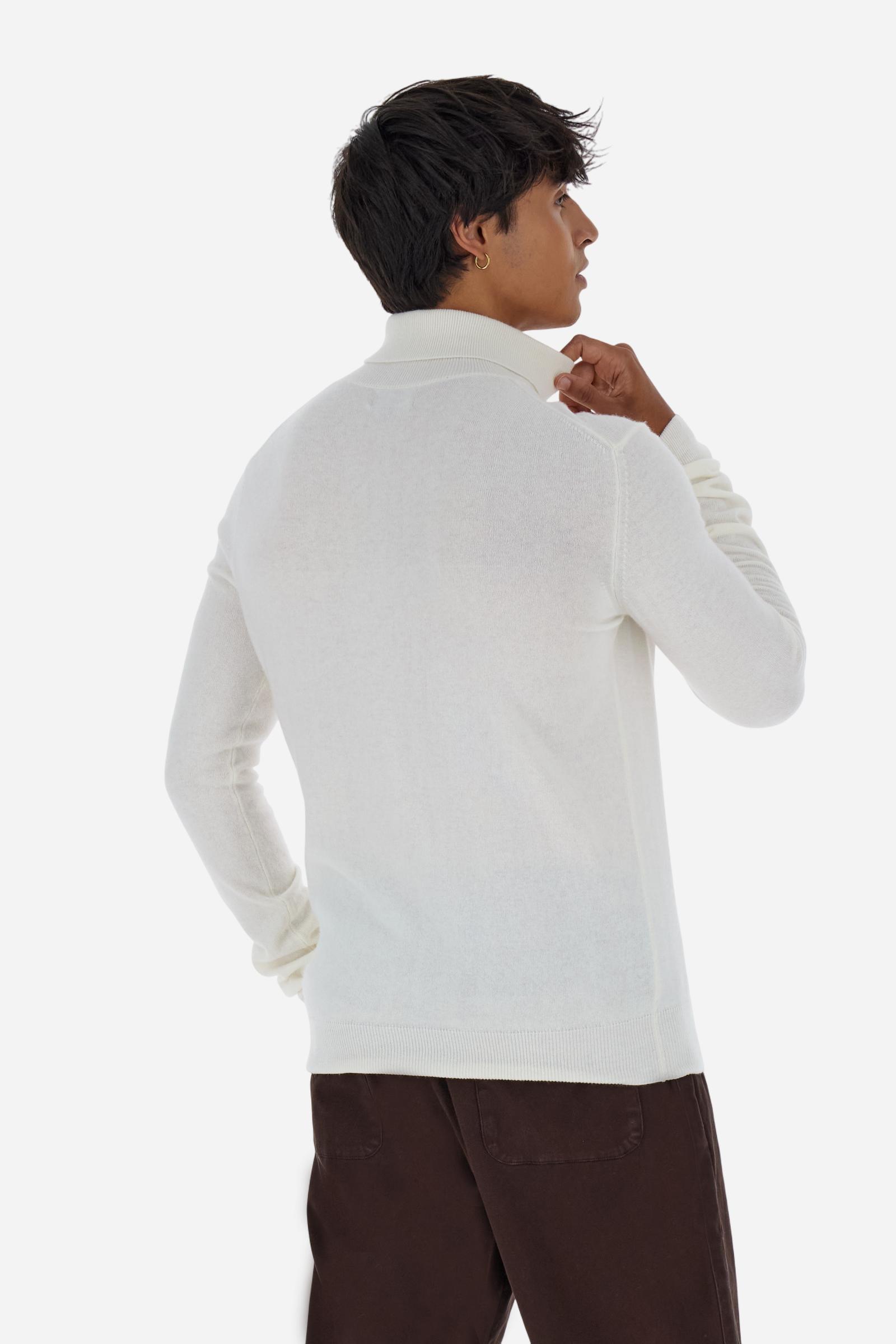Men's long-sleeved solid colour jumper. This high-neck model is made in a soft-touch wool blend. The neck and cuffs are made in tone-on-tone ribbing. The logo is embroidered on the left of the chest in tone-on-tone thread. Regular fit. The model is wearing a size L - Off White