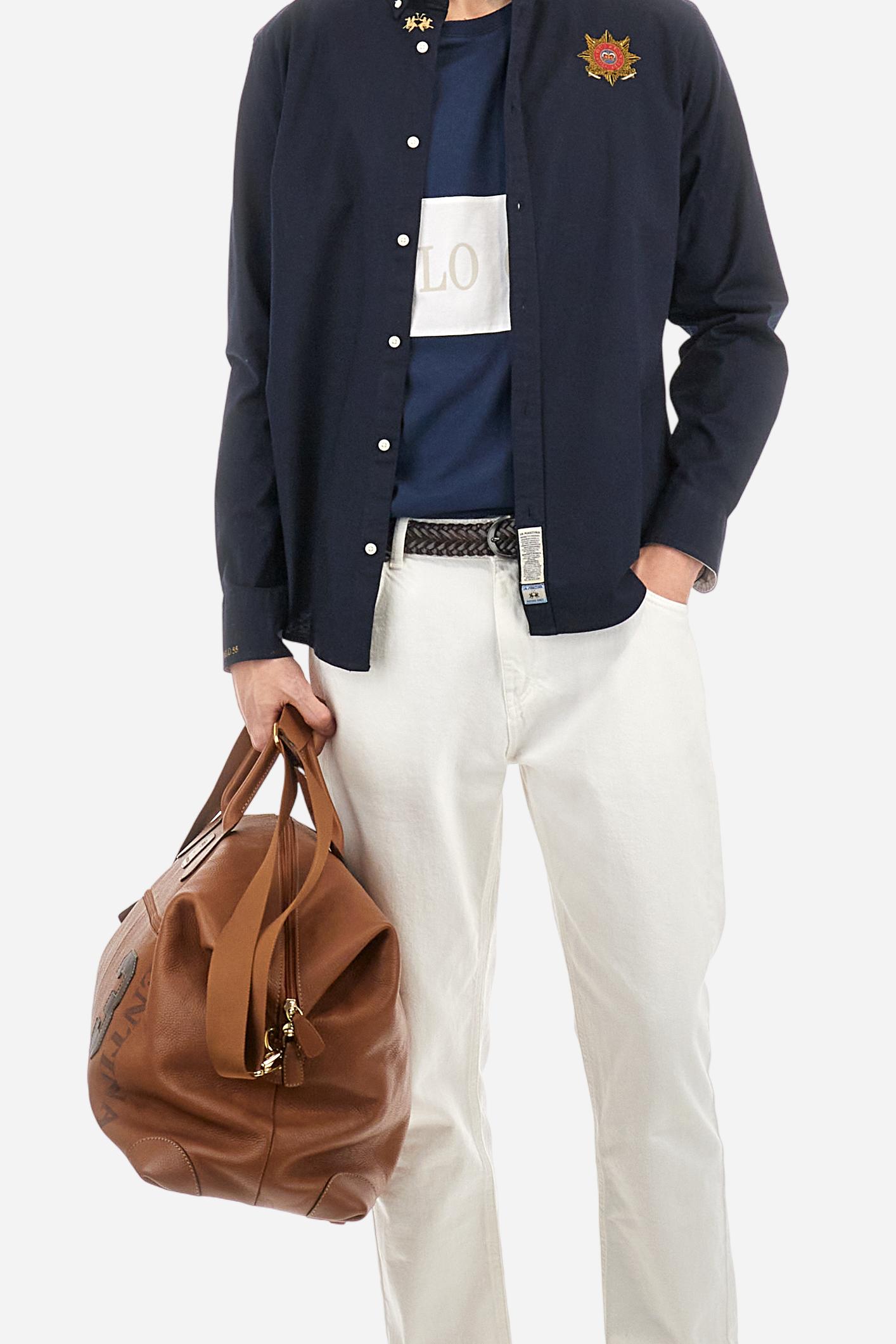 Men's long-sleeved Guards shirt in a single colour. Made in Oxford cotton. Button-down collar. The Guards crest, symbolic of the line, is embroidered on the chest. The brand's initials are embroidered on the left side, at hip height. Regular fit. The model is wearing a size L. - Navy