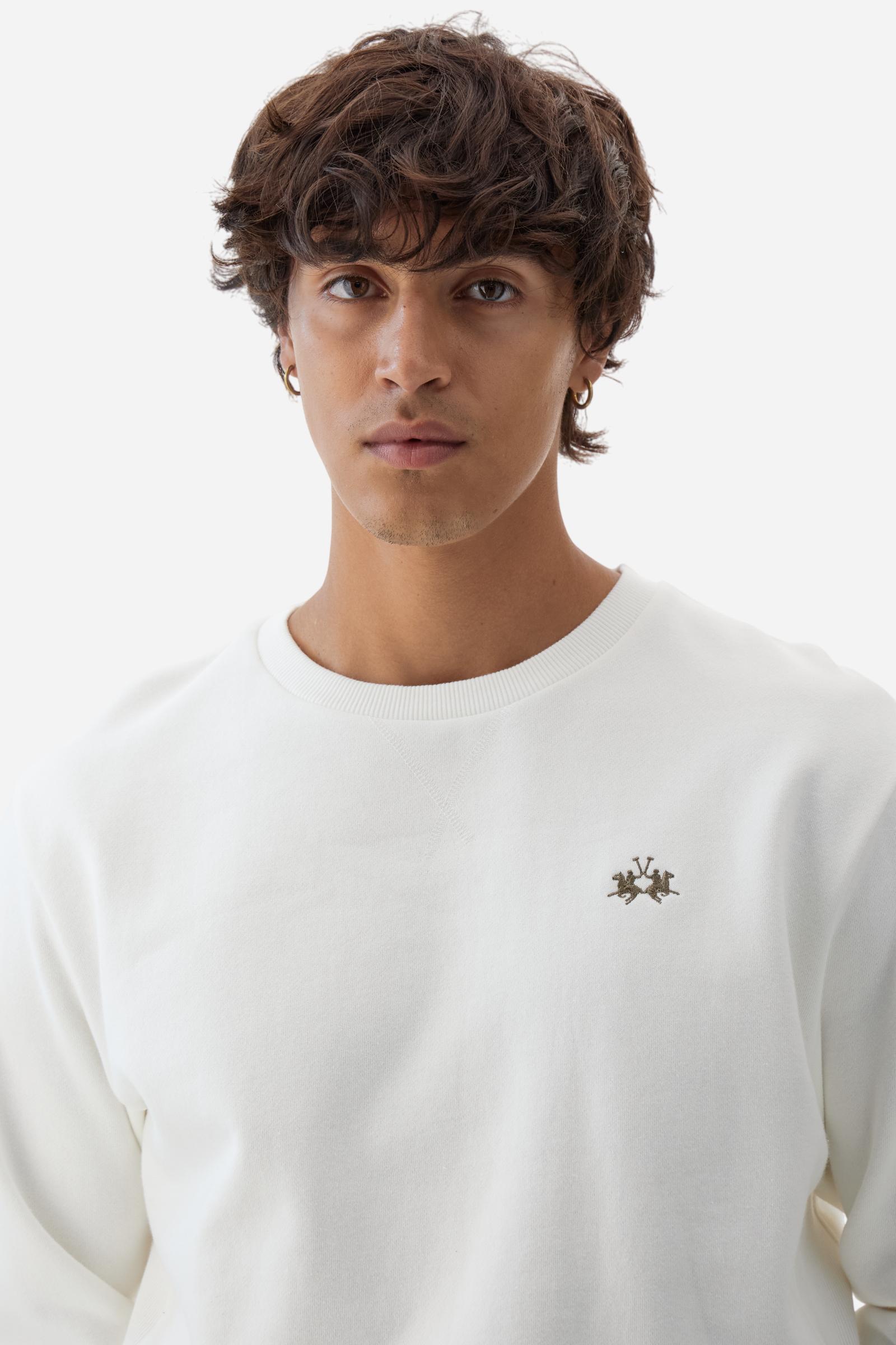 Men's long-sleeved round neck sweatshirt in 100% cotton fleece with a velvety feel. The collar, cuffs, waist and sides are in matching ribbed knit. The small brand logo is embroidered in contrasting colour on the chest. This essential piece has a regular fit for a timeless silhouette. The model is wearing a size L - Off White