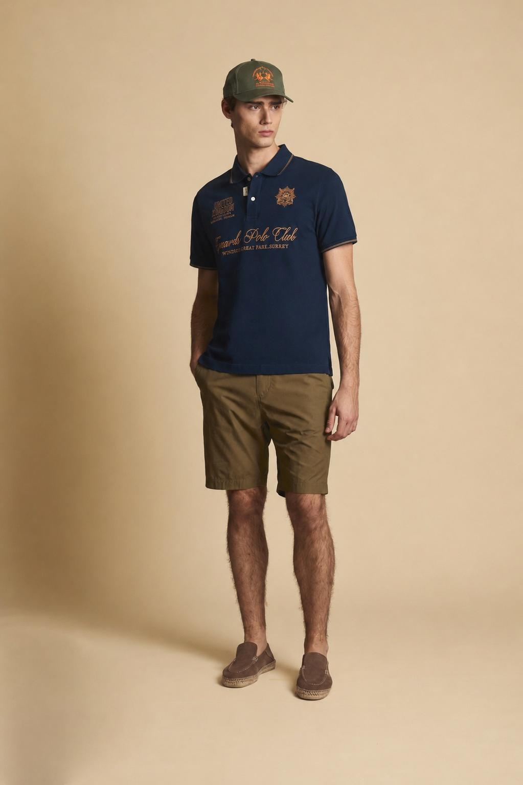 Men’s short-sleeve polo in solid-colour cotton piqué with contrast tape, ribbed collar, and embroidered Guards Polo Club graphics. Contemporary fit. - Navy