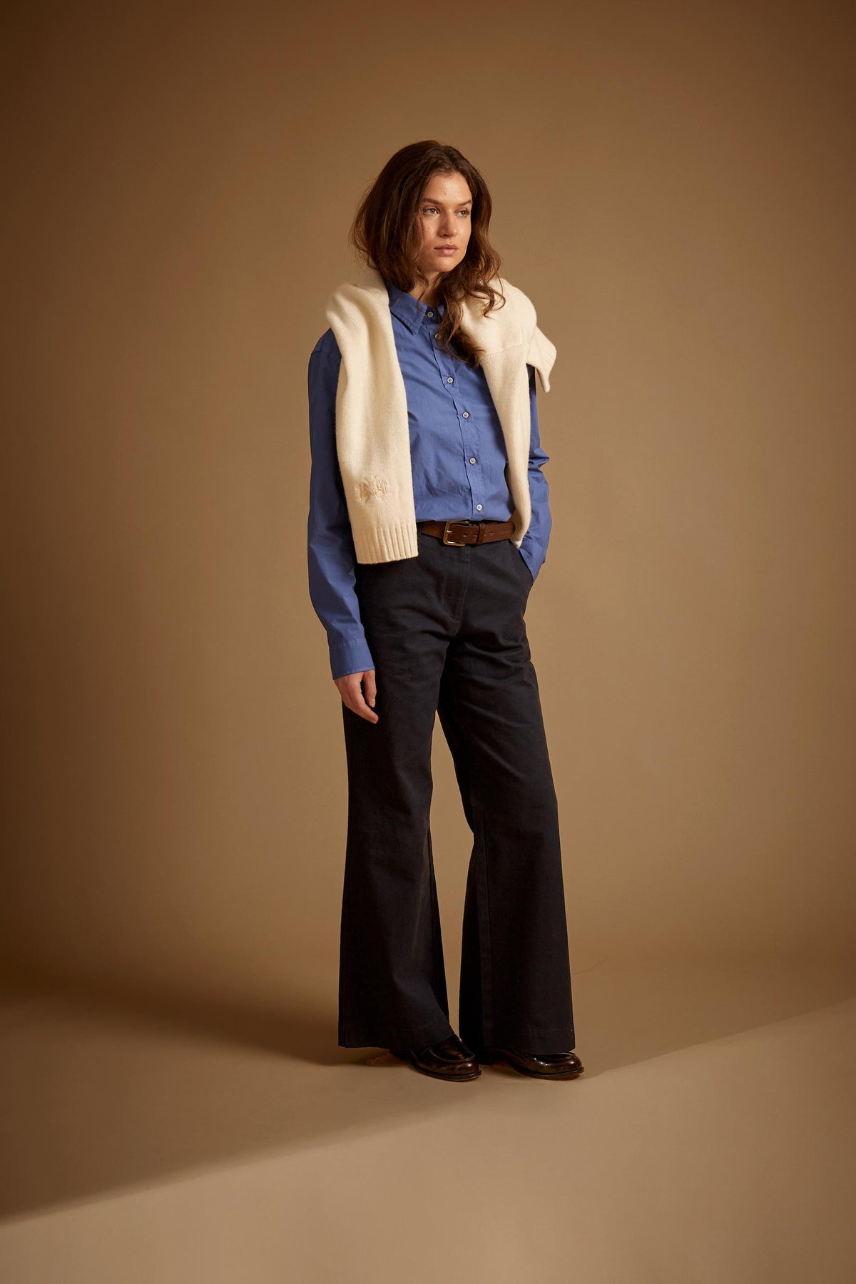 Damenhose mit weitem Bein aus Baumwoll-Twill – Ester