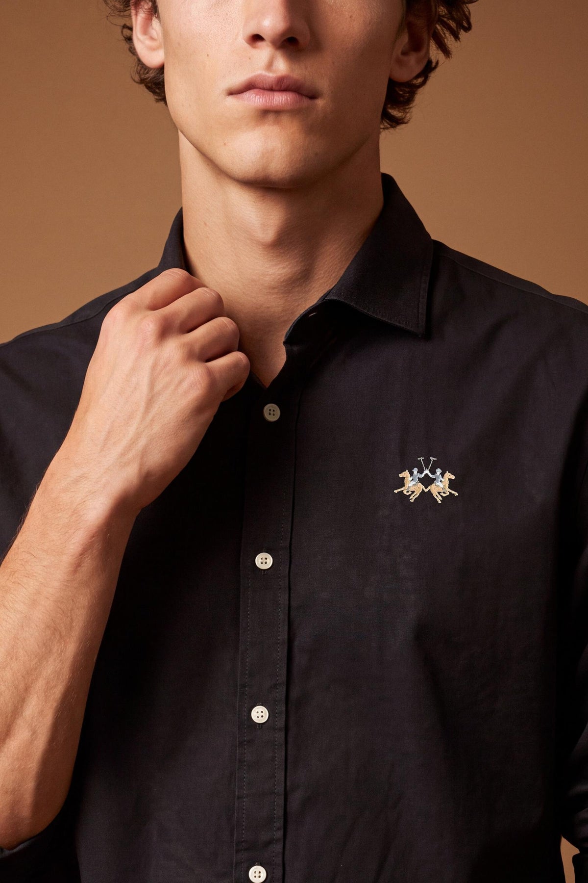 Men's long-sleeve 100% cotton poplin shirt with regular fit, French collar, custom buttons, single-button cuff, and Argentina Edition labels for a refined look. - Black