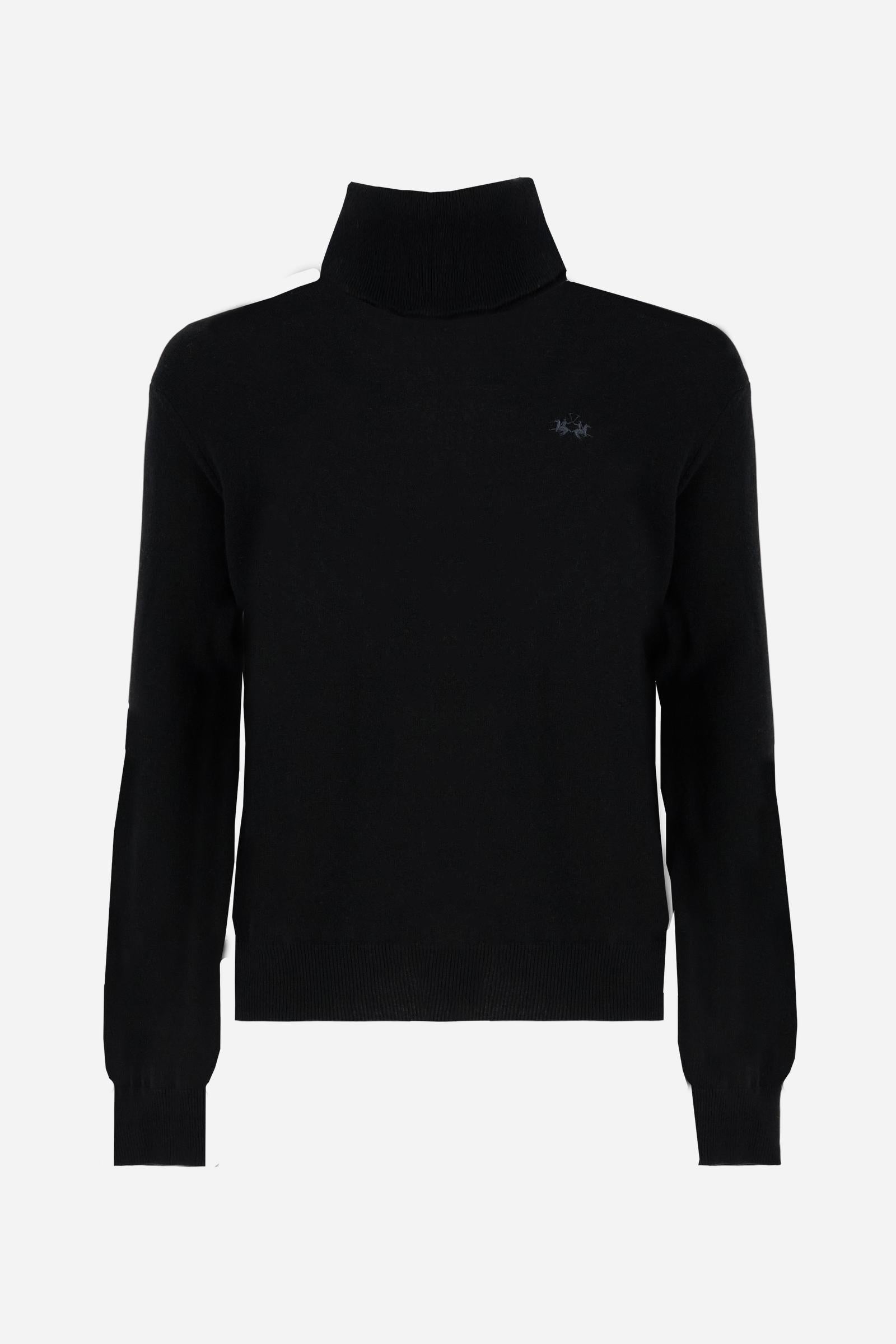 Men's long-sleeved solid colour jumper. This high-neck model is made in a soft-touch wool blend. The neck and cuffs are made in tone-on-tone ribbing. The logo is embroidered on the left of the chest in tone-on-tone thread. Regular fit. The model is wearing a size L - Black