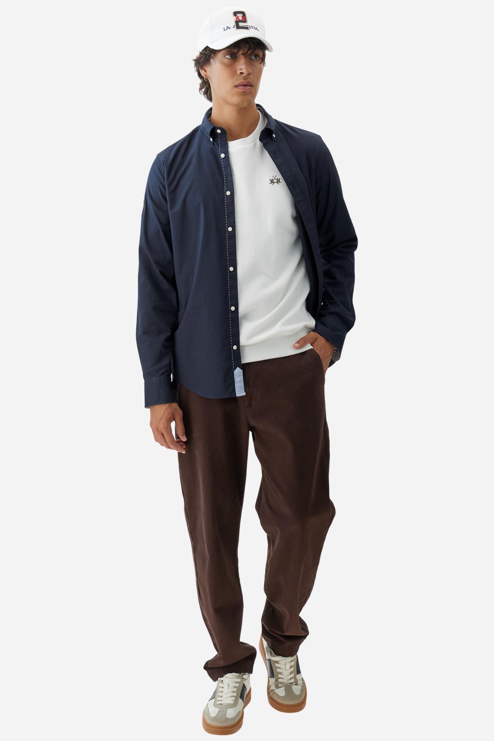 Men's long-sleeved round neck sweatshirt in 100% cotton fleece with a velvety feel. The collar, cuffs, waist and sides are in matching ribbed knit. The small brand logo is embroidered in contrasting colour on the chest. This essential piece has a regular fit for a timeless silhouette. The model is wearing a size L - Off White