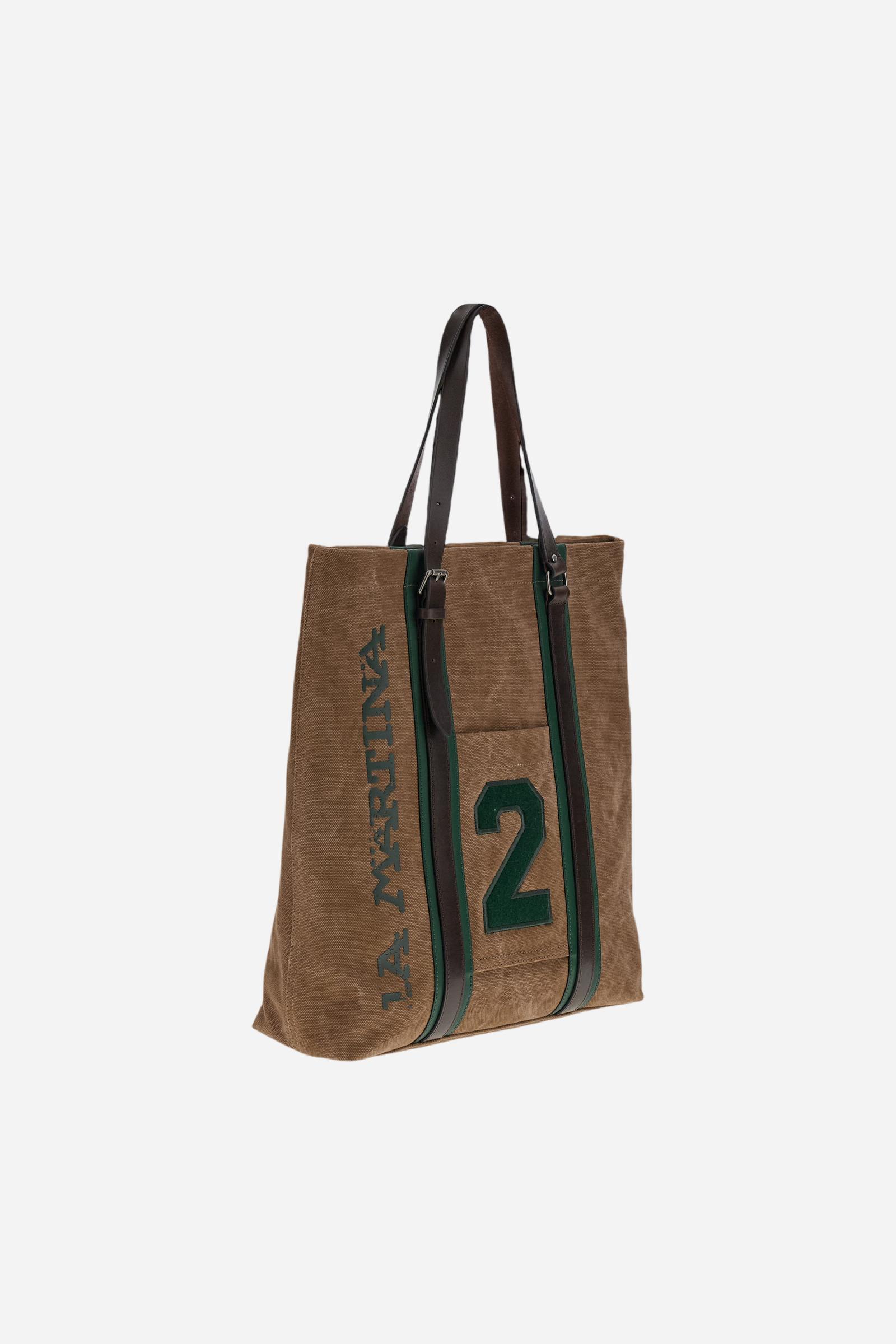 Tote bag in washed cotton with smooth leather details, versatile and roomy, ideal for everyday use. Featuring leather handles and a front pocket with patch, it is enriched with vertical logo print and contrasting bands that give a distinctive character. Dimensions:39 x 10 x 35 - COCOA/PINE NEEDLE