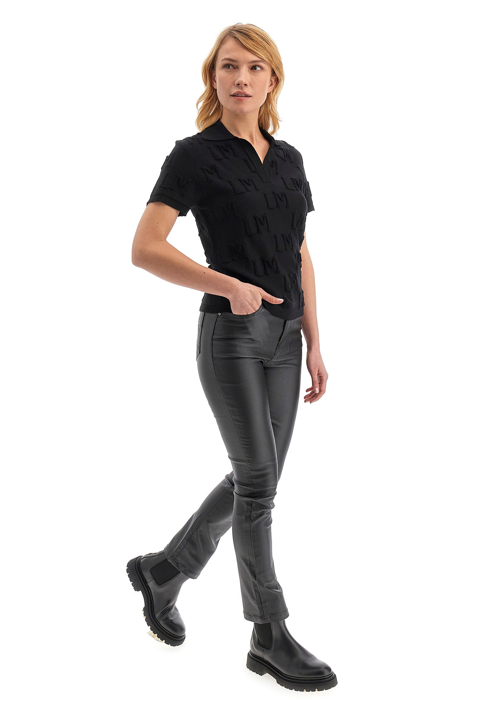 This women's polo shirt is made of 100% wool and features a regular fit. The garment has a solid colour with the LM initial in relief across the whole fabric. The classic V-neck collar completes the elegant and refined look of this polo. Perfect for casual occasions or more formal evenings. The model is 174 cm tall and wears a size 2. - Black