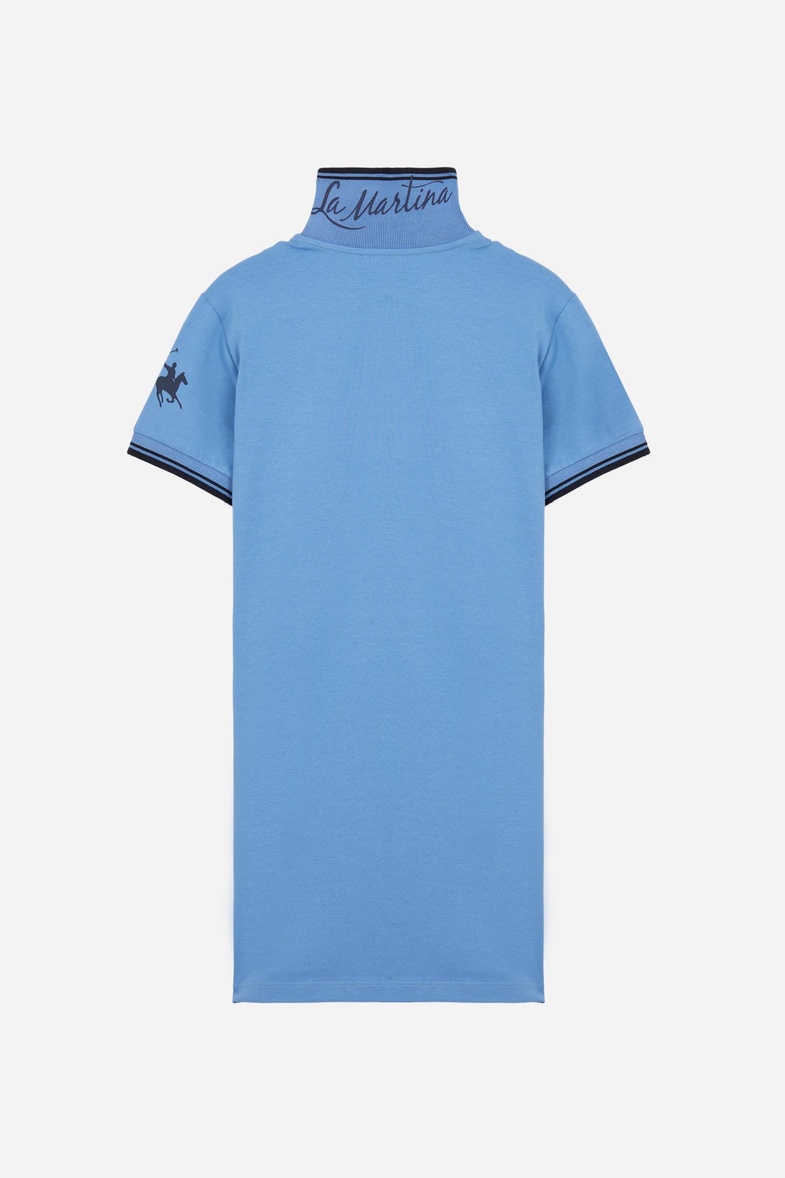 Short-sleeved polo dress for girls made from pure cotton piqué in a solid colour. The style features a comfortable fit, fluid silhouette and above-the-knee length. The two-tone ribbed collar, buttoned front opening and striped trims add a sporty and refined touch. The logo on the sleeve and the lettering under the collar complete the design. - Riviera