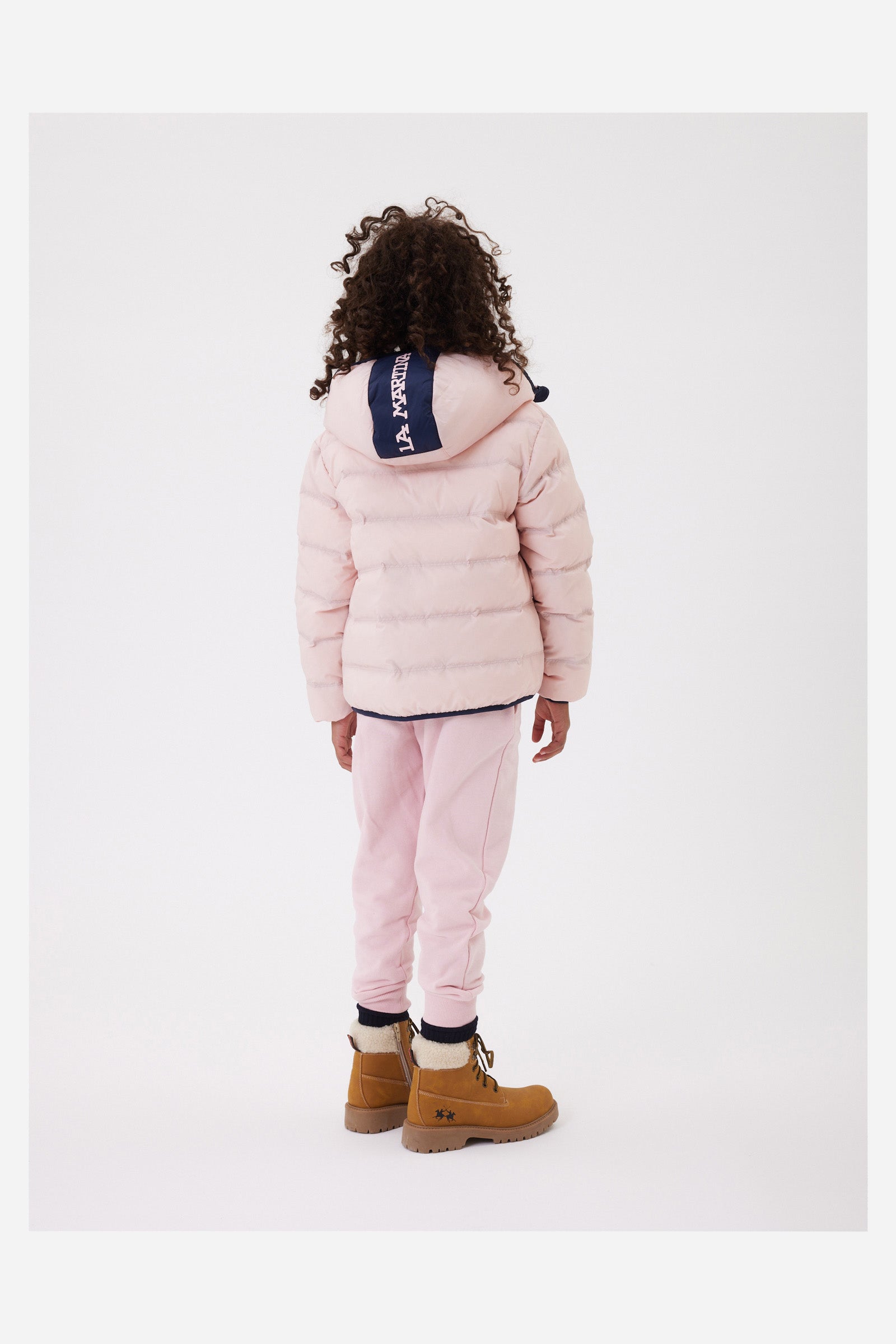 Campera bomber acolchada con capucha para niña