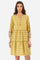 Women's geometric print dress with 3/4 sleeves. In a synthetic fabric. V-neck, tie at the neck and pleats on the chest. Soft, bell-shaped silhouette, knee-length. The fit is regular. The model wears a size 2. - Goldfinch/Arrow/Whit