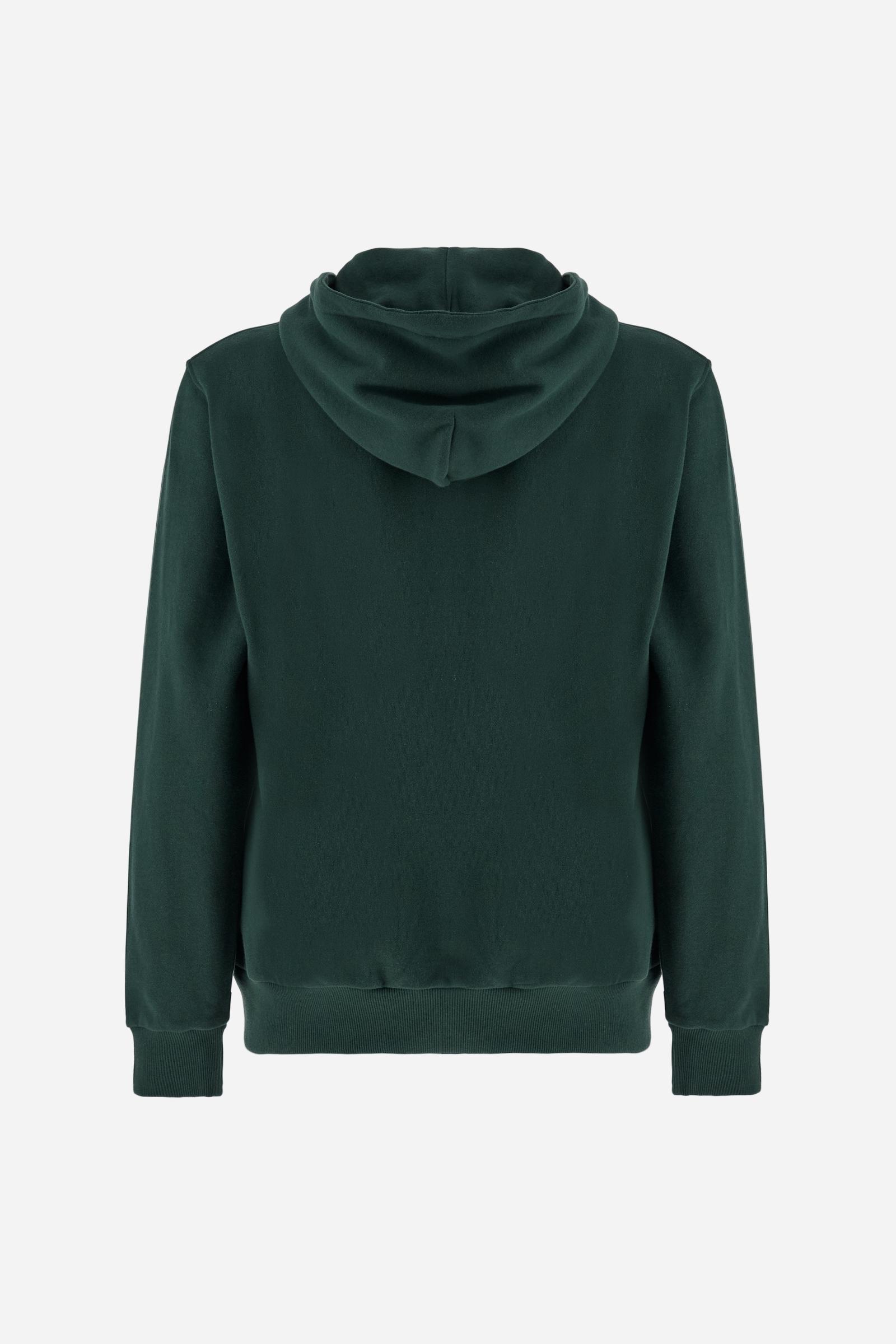 Men's long-sleeved hoodie in solid colour, made from soft 100% cotton fleece with a velvety touch. The model features a customised front zip and an adjustable hood with drawstring. Hem and cuffs in tone-on-tone rib. Iconic brand graphics stand out on the chest, embroidered with numbers and lettering. Regular fit ensuring comfort and freedom of movement. Model wears size L. - Sycamore