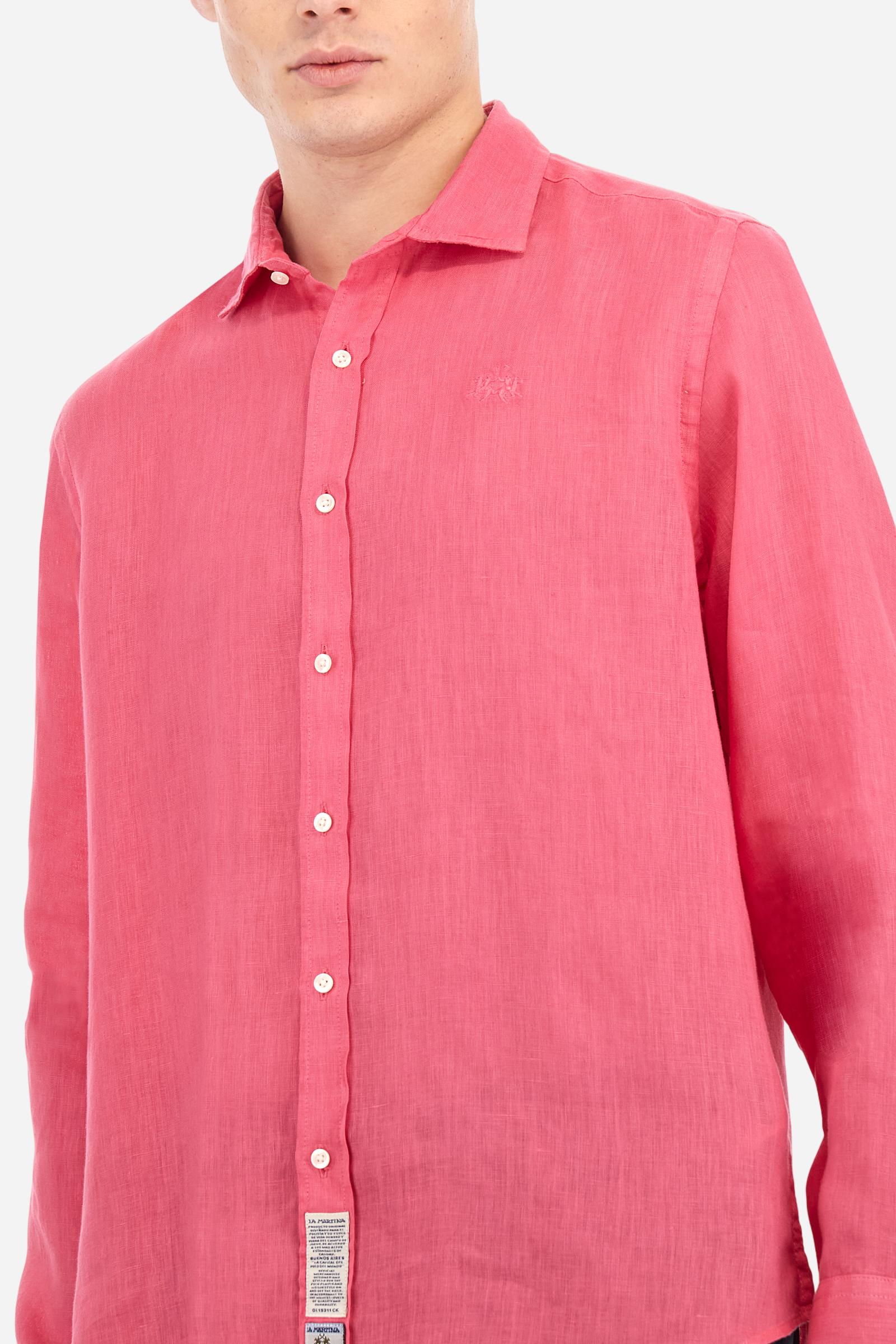 Men's plain long-sleeved shirt made from linen canvas. Button-down collar. Two fabric patches, depicting the brand's certification and the Argentine flag, are sewn on the hem of the garment. A tone-on-tone logo is embroidered on the left side of the chest. Regular fit. The model is wearing a size L. - Honey Suckle