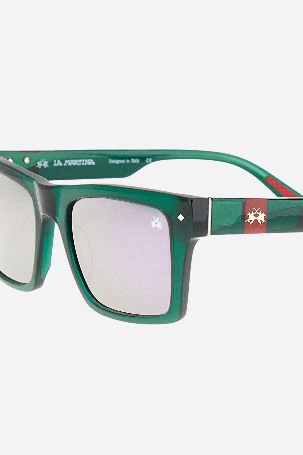 Men's sunglasses with a square design, featuring a transparent acetate frame, a high-quality material known for its resistance, lightness and refined finish. G15 mineral lenses with Purple Out coating offer advanced sun protection, combining the clarity and durability of mineral glass with the ability to reduce glare and maintain natural colour vision.Shaft width: 145 mmCalibre (lens diameter): 53 mmBridge: 20 mm - XTAL GREEN