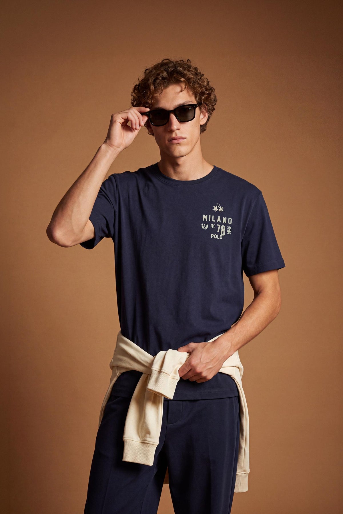 Men's short-sleeve T-shirt in 100% cotton with a ribbed crew neck, contrasting printed and embroidered chest design, and a comfortable, classic regular fit. - Navy Blazer