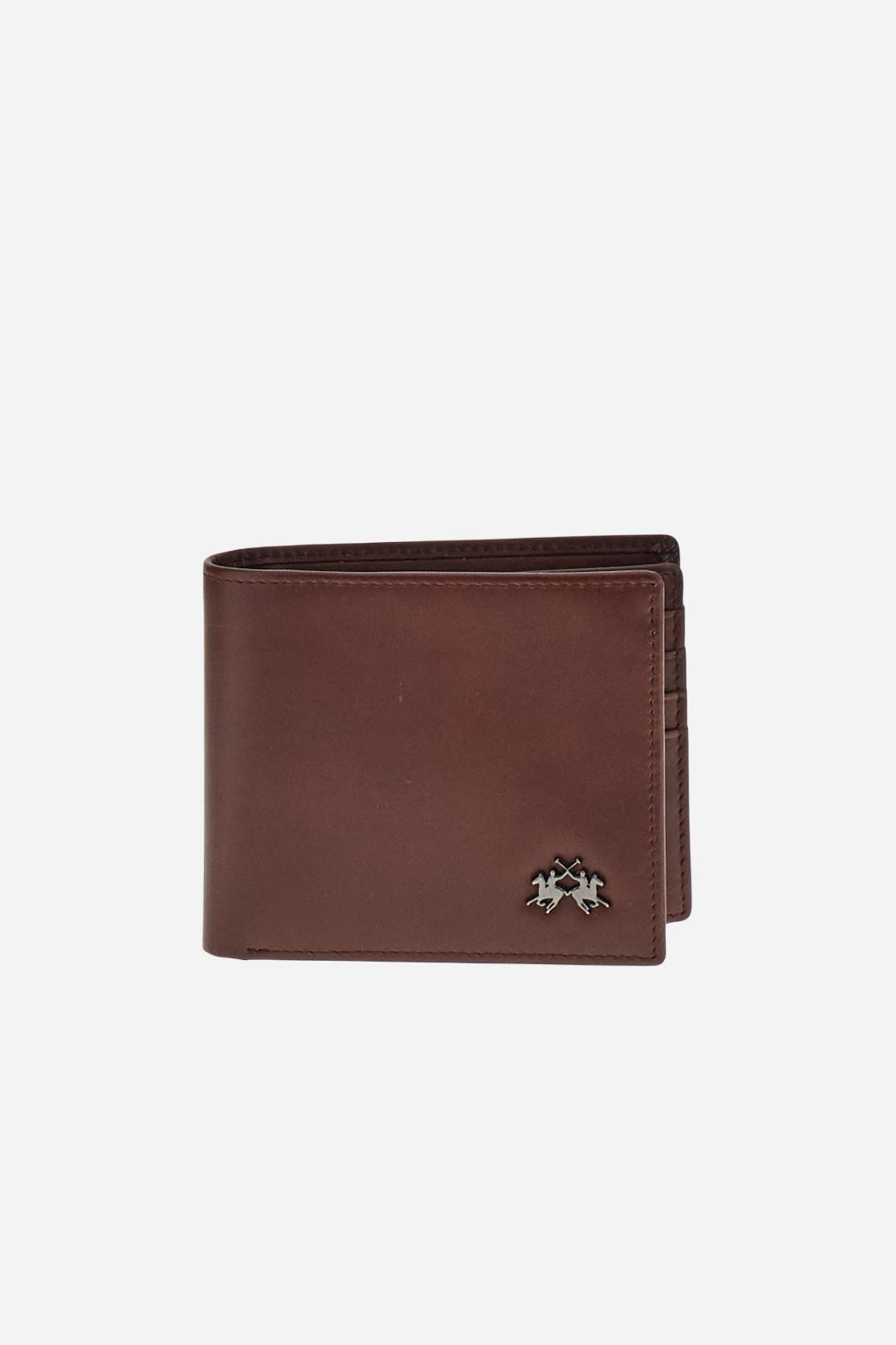 Men’s wallet in calfskin leather with coin pocket. Compact and practical, with metal logo on the front. - BROWN