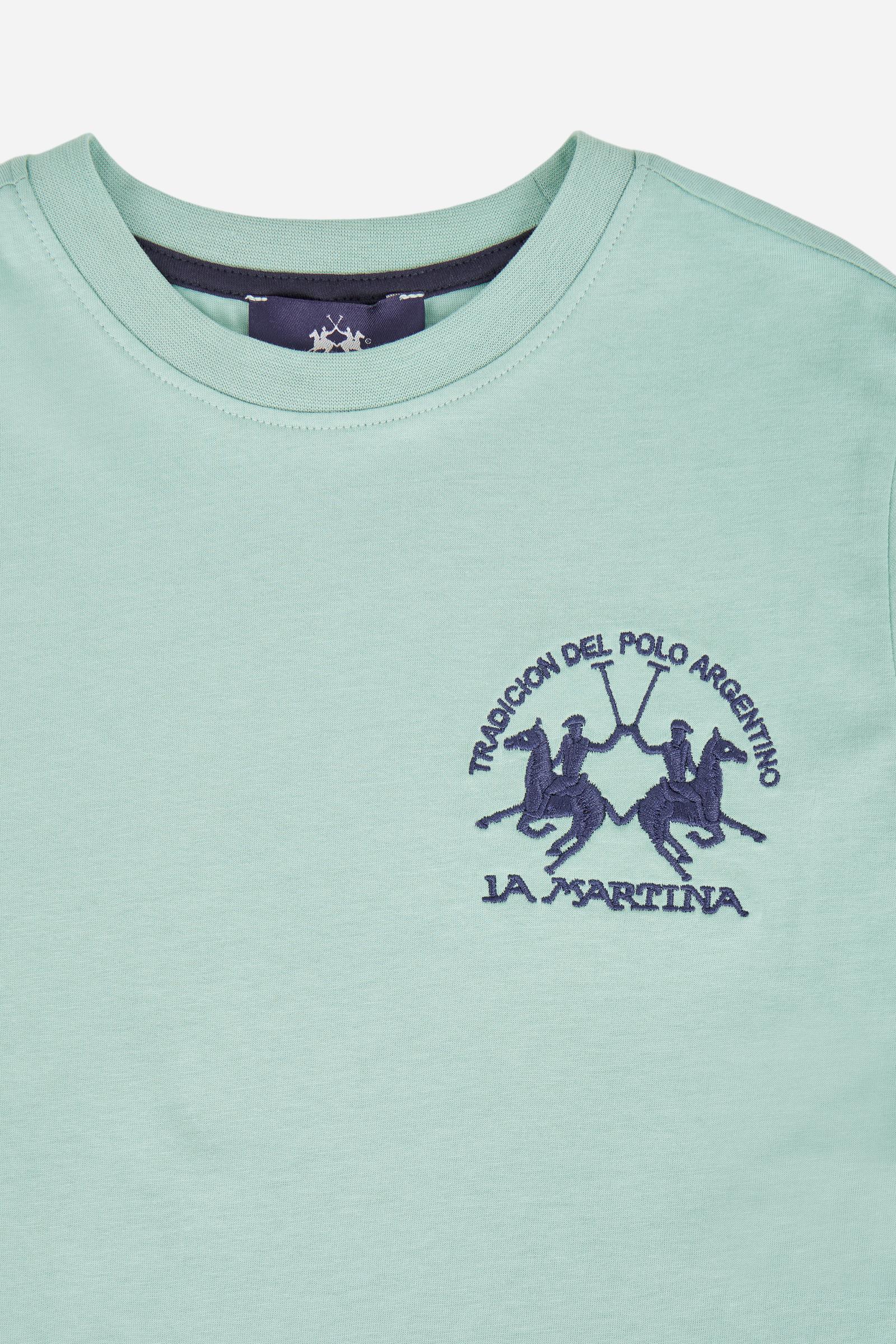 Short-sleeved T-shirt for boys made from 100% cotton jersey in a solid colour. The classic style features a regular fit, tonal ribbed crew neck and contrast inner sweatband. The brand’s Team logo, embroidered on the chest in a contrast colour, adds an iconic and distinctive detail. An essential and versatile garment, ideal for the everyday wardrobe. - Opal