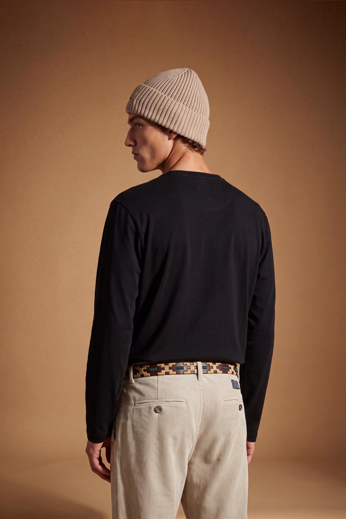 Long-sleeve 100% cotton jersey T-shirt with ribbed crew neck and cuffs, featuring a contrasting embroidered team logo. Regular fit for all-day comfort. - Black