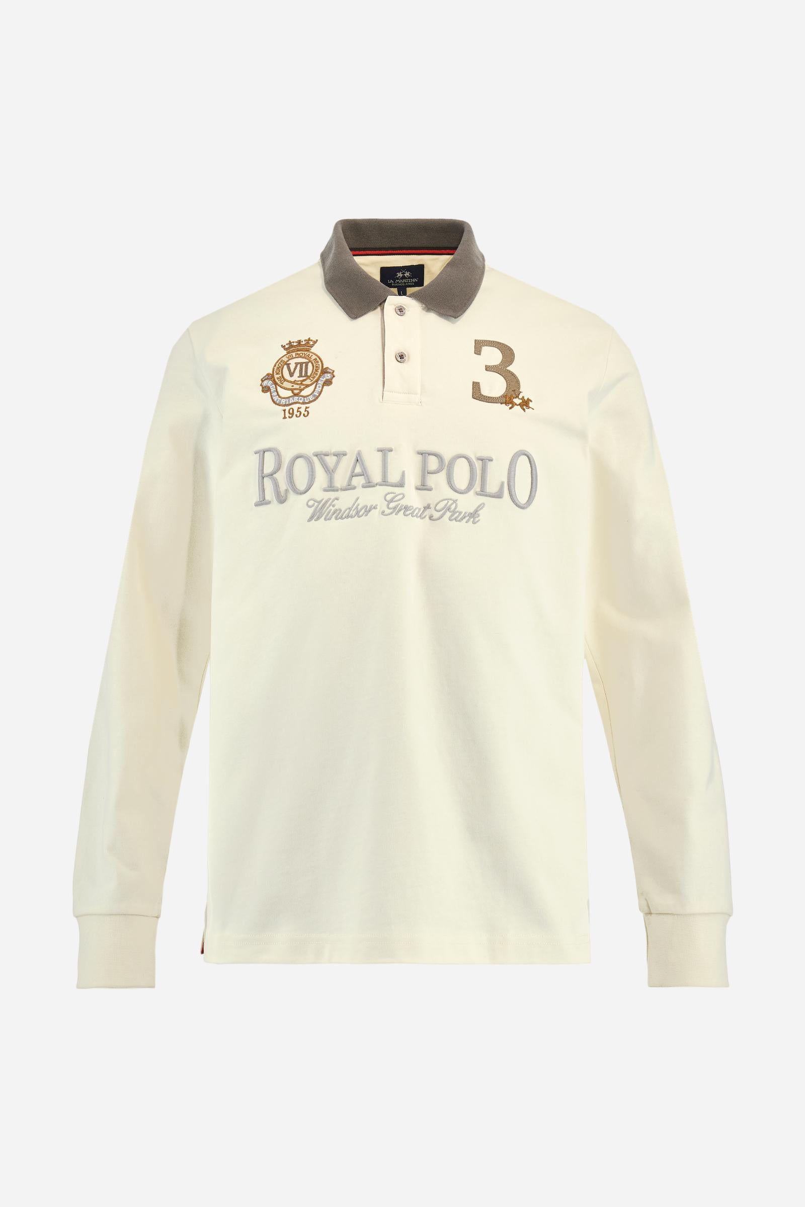Men's long-sleeved solid colour, cotton jersey polo shirt. Two-button opening with contrasting details. Solid colour ribbed collar and cuffs. The chest features embroidered crests and lettering inspired by British royal heritage. The number 3 features on a patch with a fringed edge. The small brand logo is embroidered next to the number in contrasting colour. Regular fit. The model is wearing a size L. - Pristine