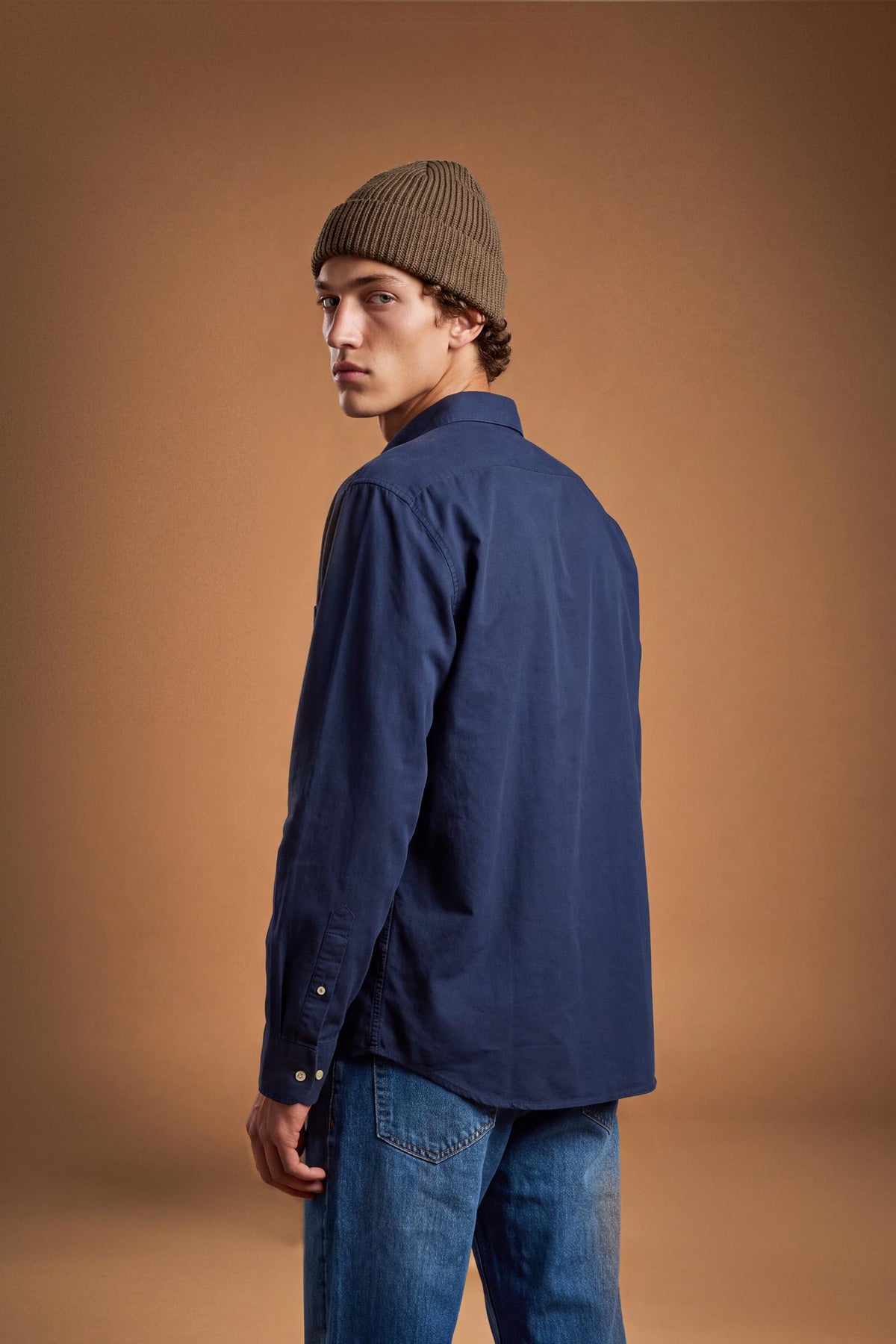 Men’s pure cotton Oxford shirt with button-down collar, front buttons, embroidered logo, and regular fit for comfort and freedom of movement. - Navy