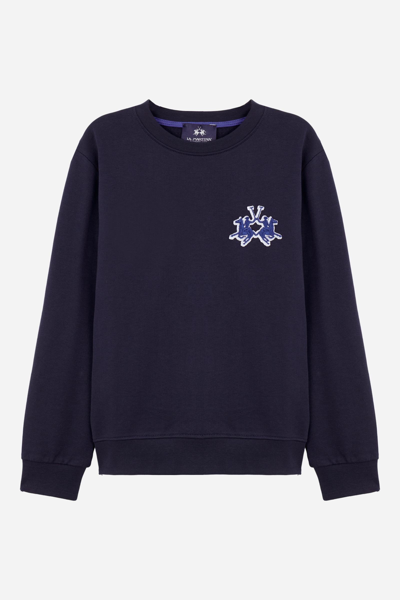 Crew-neck sweatshirt for boys made from soft 100% cotton fleece in a solid colour. The style features a regular fit, with collar, cuffs and hem in tonal ribbing. The maxi logo embroidered on the chest adds character to the garment, making it perfect for completing casual and sporty looks with a recognisable, contemporary style. - Navy